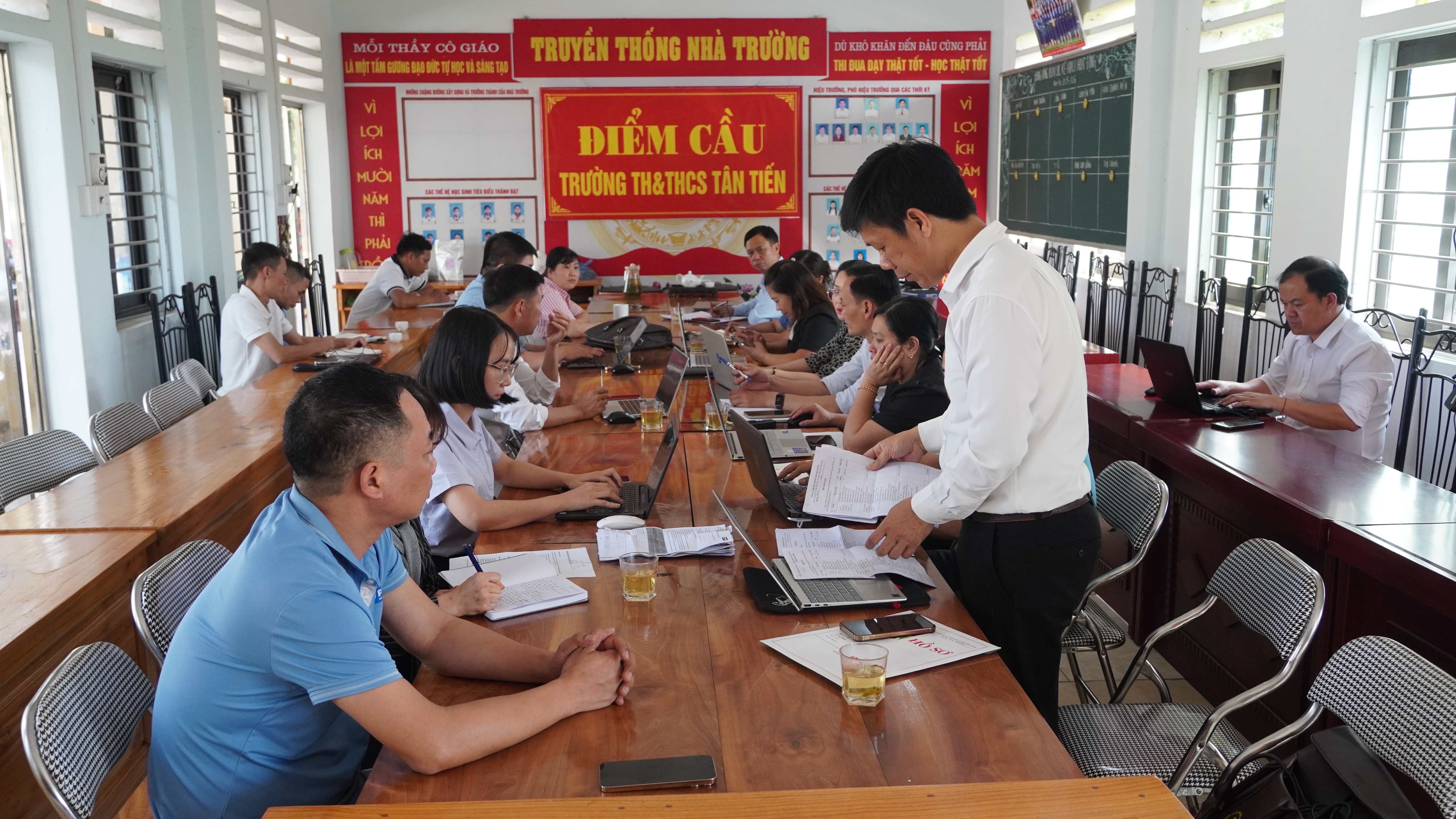 Triển khai mở báo giá và tập huấn quản lý tài chính, quy trình xây dựng cơ bản tại xã Tân Tiến