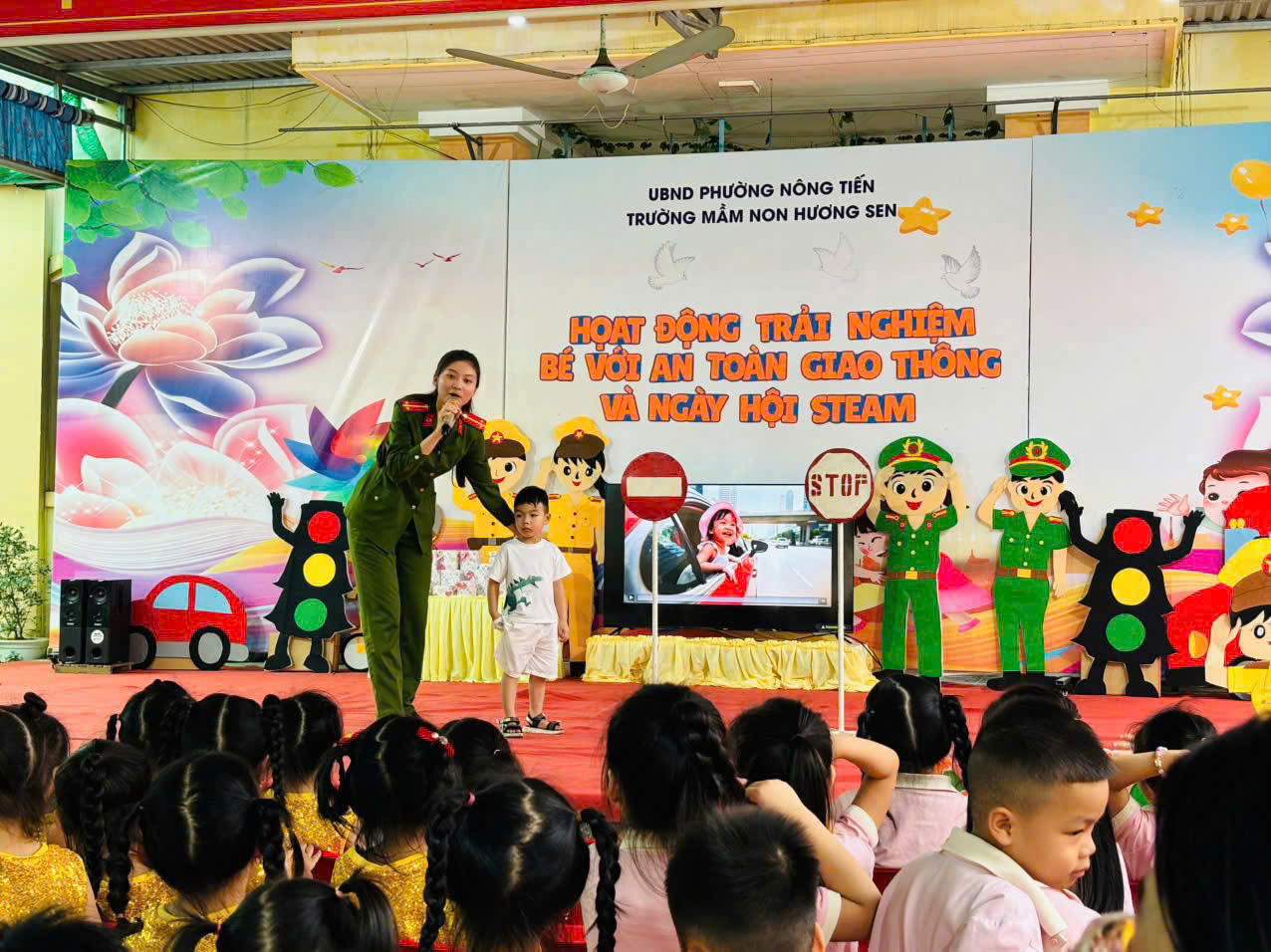 CÔNG AN PHƯỜNG NÔNG TIẾN ĐẨY MẠNH TUYÊN TRUYỀN VỀ TRẬT TỰ AN TOÀN GIAO THÔNG VÀ PHÒNG NGỪA XÂM HẠI TRẺ EM