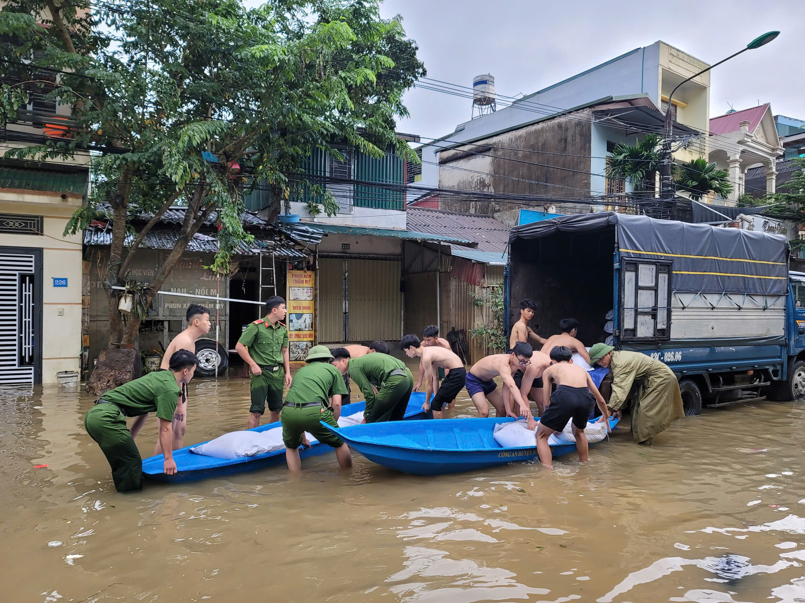 NGẬP ÚNG CỤC BỘ TẠI ĐỊA BÀN CÁC PHƯỜNG HÀ GIANG 1, HÀ GIANG 2