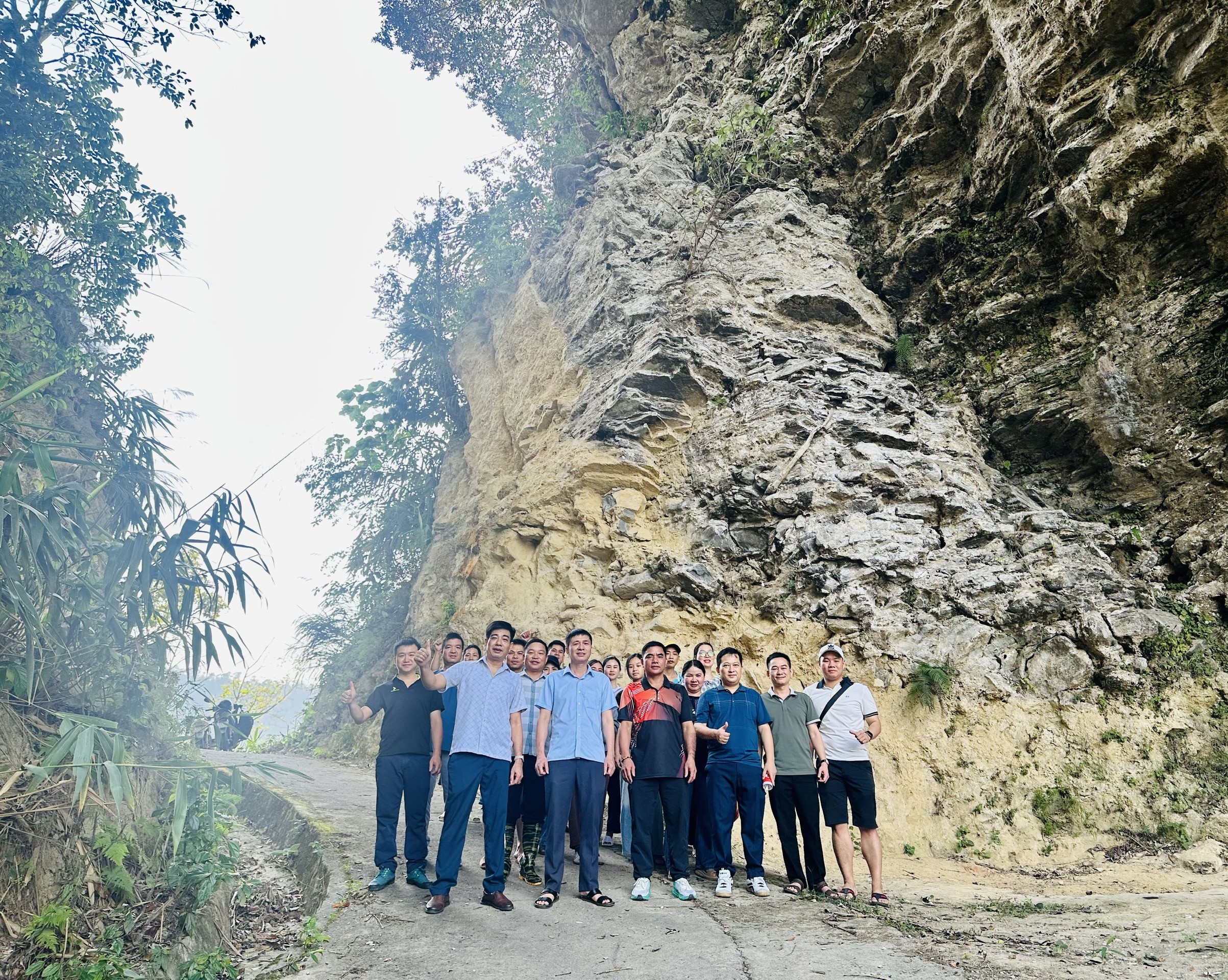 hang thủng 1.jpg