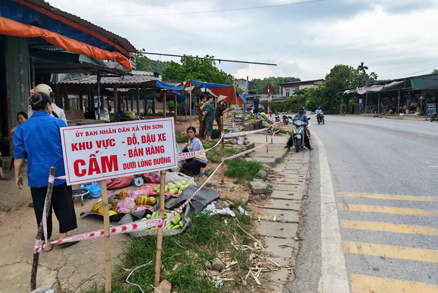 Yên Sơn chấn chỉnh hoạt động họp chợ, buôn bán dưới lòng đường, vỉa hè gây mất an toàn giao thông