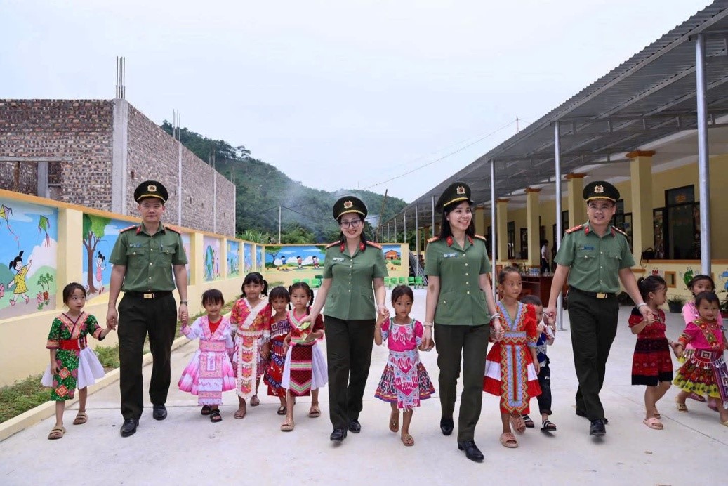 PHỤ NỮ CÔNG AN TỈNH TUYÊN QUANG - BẢN LĨNH, NHÂN VĂN VÀ TỎA SÁNG GIỮA ĐỜI THƯỜNG