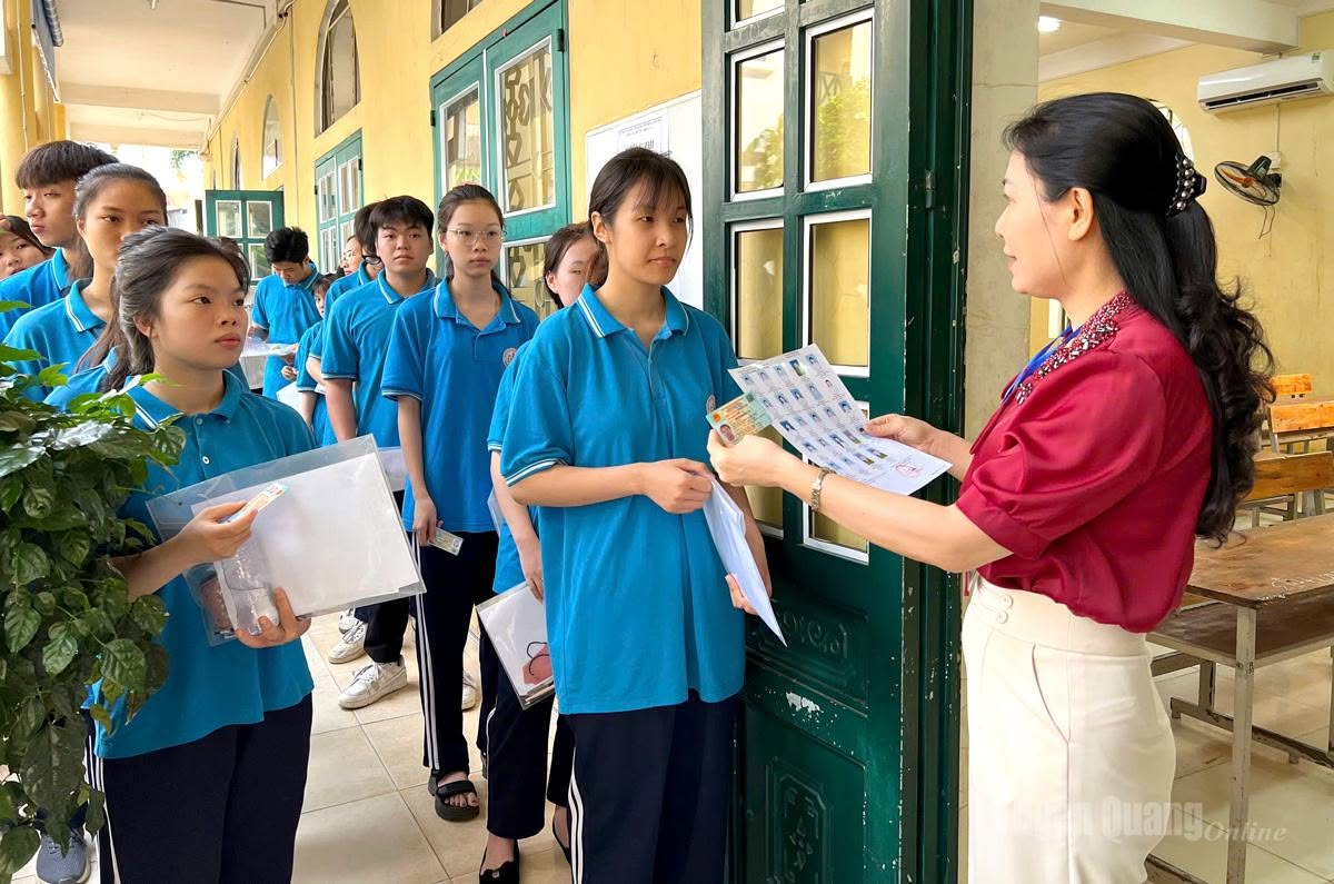 Hôm nay (11-6), hơn 18.000 thí sinh tại 62 điểm thi trên địa bàn tỉnh chính thức bước vào Kỳ thi tốt nghiệp THPT năm 2026.