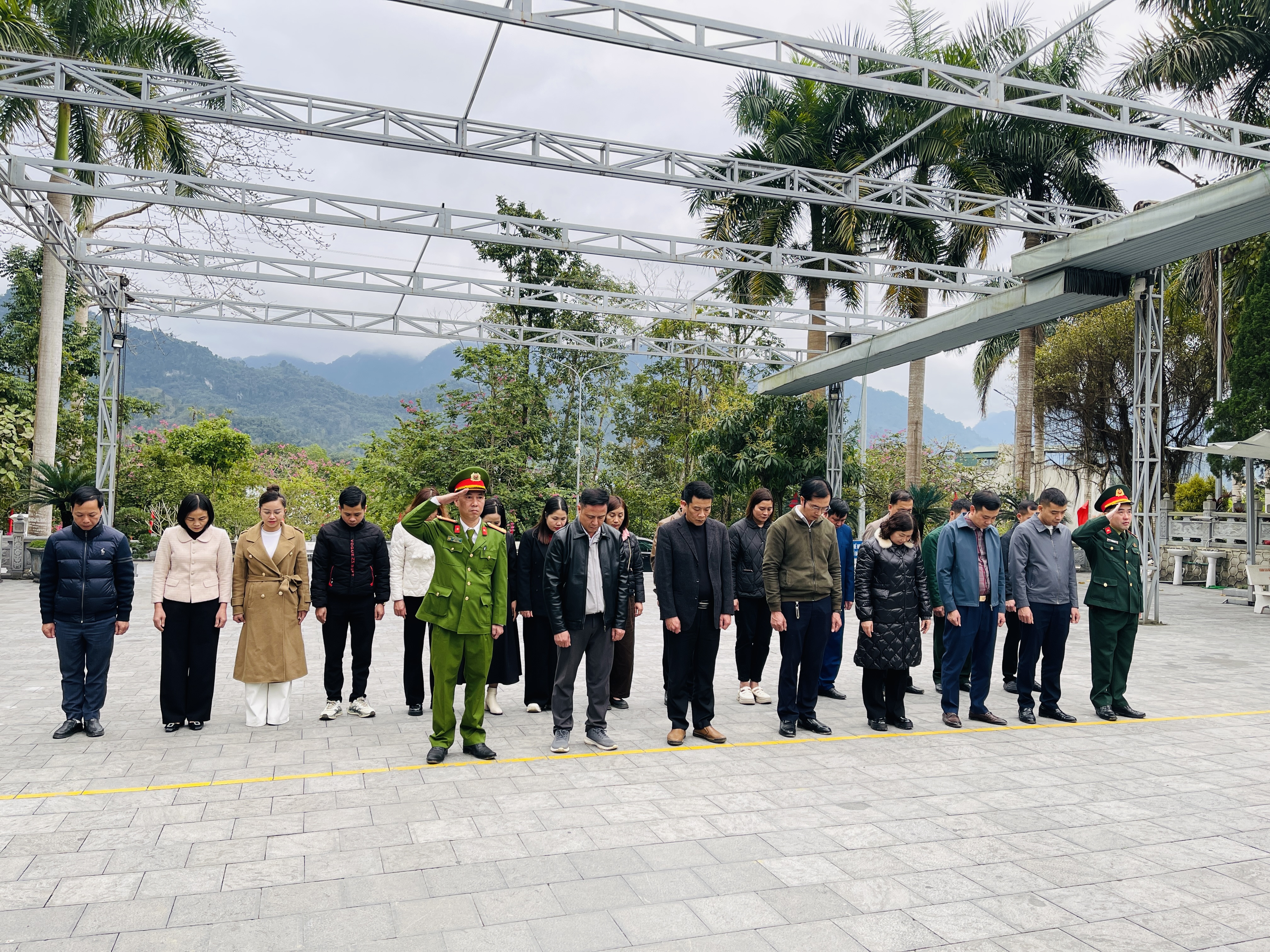 Xã Thuận Hòa dâng hương báo công tại Nghĩa trang Liệt sĩ Quốc gia Vị Xuyên và Đài hương 468