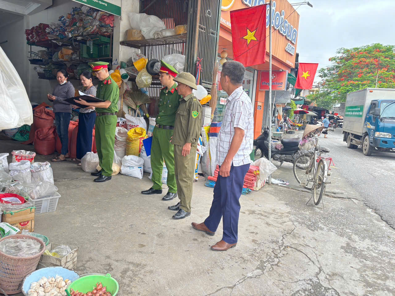 TỪ PHONG TRÀO THI ĐUA “BA NHẤT” GẮN VỚI CÔNG TÁC TRẬT TỰ ĐÔ THỊ