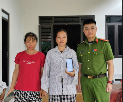 CÔNG AN XÃ YÊN HOA KỊP THỜI HỖ TRỢ NGƯỜI DÂN NHẬN LẠI TÀI SẢN BỊ CHUYỂN NHẦM