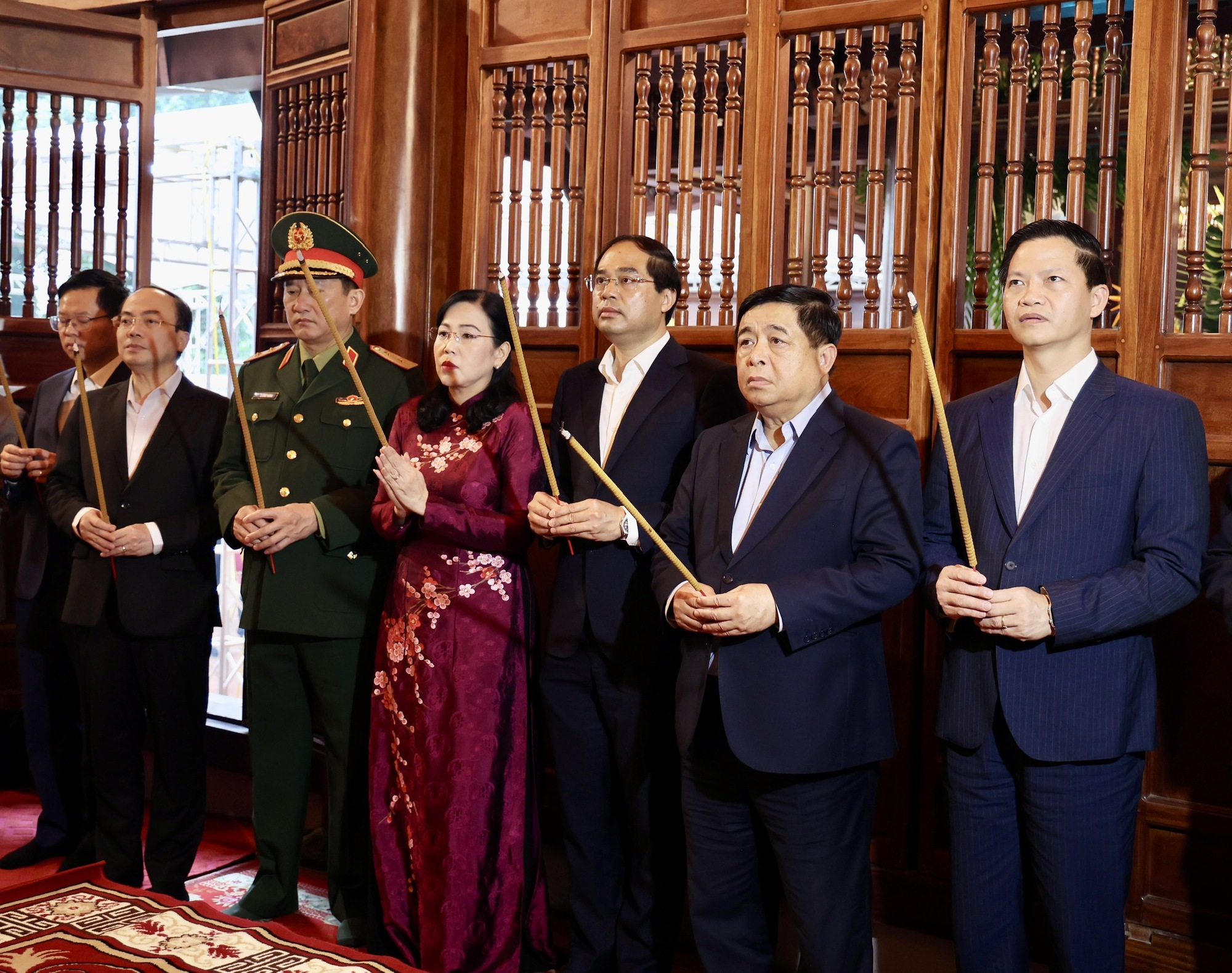 PHÓ THỦ TƯỚNG NGUYỄN CHÍ DŨNG DỰ KHAI MẠC LỄ HỘI "VẠN XUÂN KHAI QUỐC"