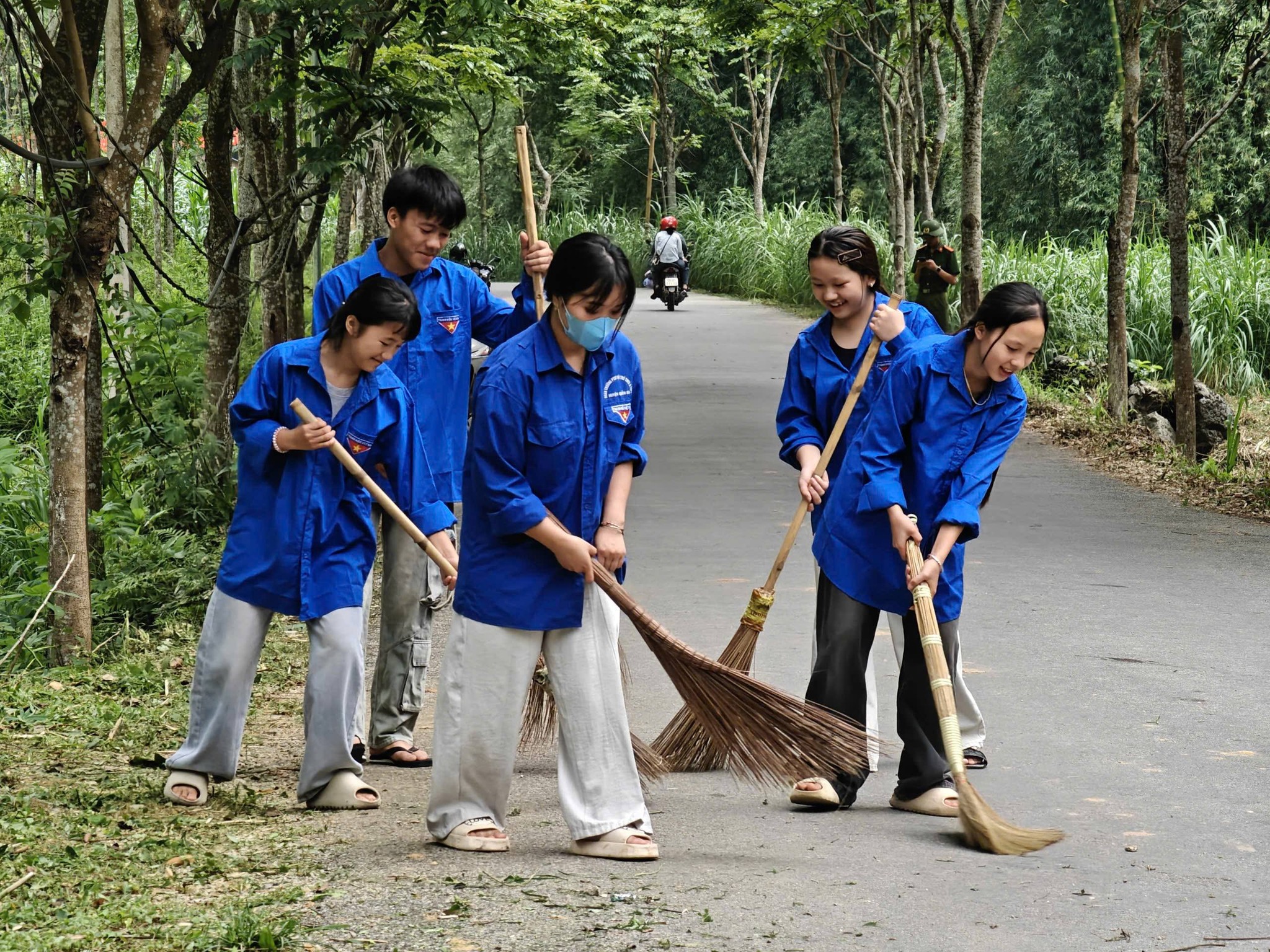 TUỔI TRẺ XÃ CÁN TỶ RA QUÂN " NGÀY CHỦ NHẬT XANH" LẦN THỨ II NĂM 2026