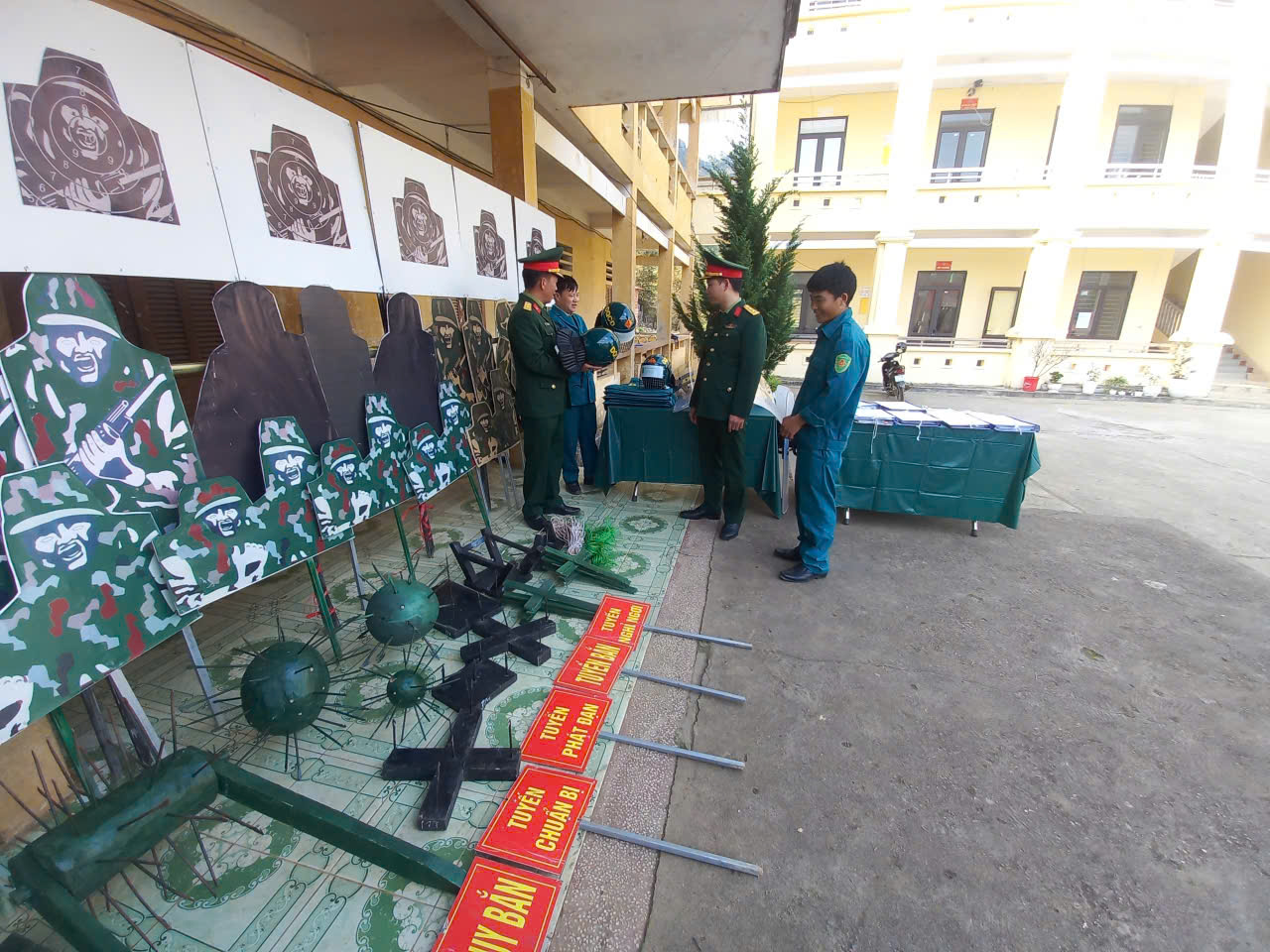 BAN CHỈ HUY QUÂN SỰ XÃ THẮNG MỐ TÍCH CỰC CHUẨN BỊ MÔ HÌNH HỌC CỤ CHO LỄ RA QUÂN HUẤN LUYỆN NĂM 2026