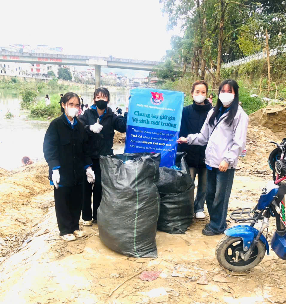 TUỔI TRẺ PHƯỜNG HÀ GIANG 1 CHUNG TAY GIỮ GÌN VỆ SINH MÔI TRƯỜNG.