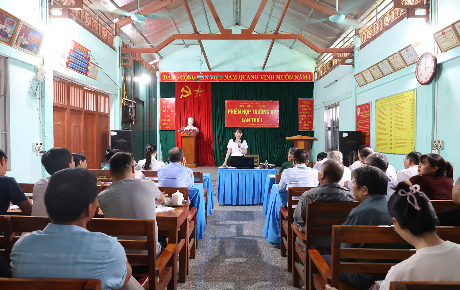Đồng chí Bí thư Đảng uỷ xã Yên Sơn dự sinh hoạt Chi bộ tại thôn Phú Thịnh