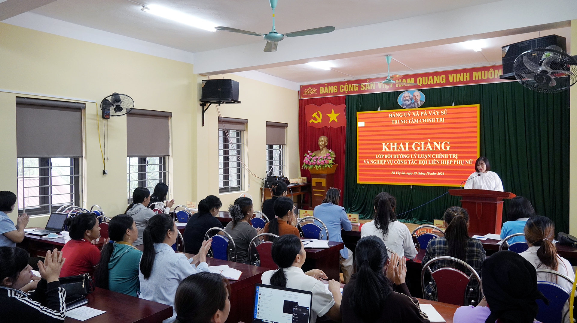 Khai giảng lớp bồi dưỡng lý luận chính trị và nghiệp vụ công tác Hội Liên hiệp Phụ nữ