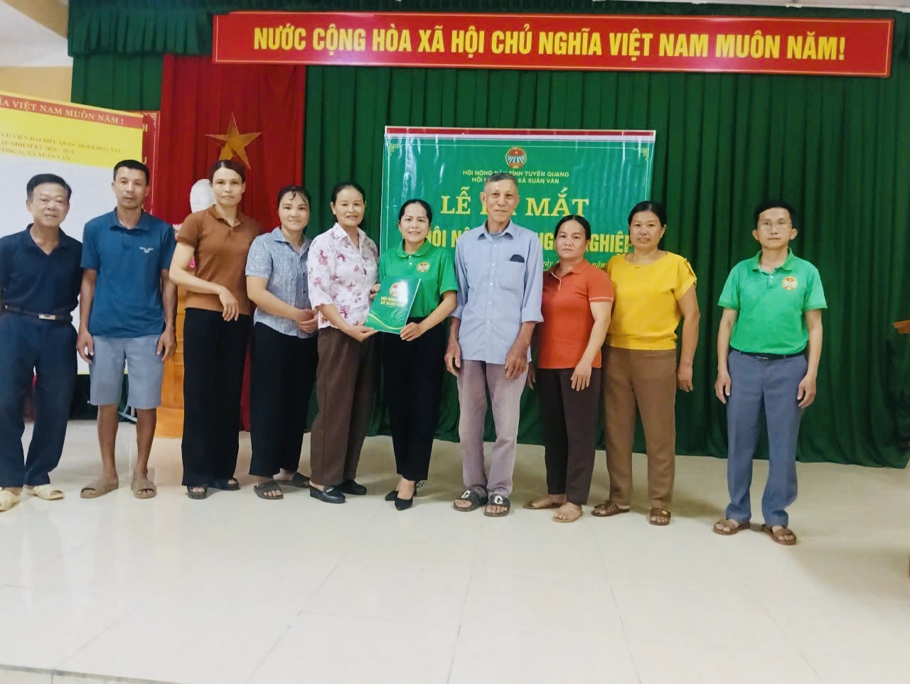 XUÂN VÂN: RA MẮT TỔ HỘI NÔNG NGHIỆP - CHĂN NUÔI LỢN THÔN BẾN THƯỢNG