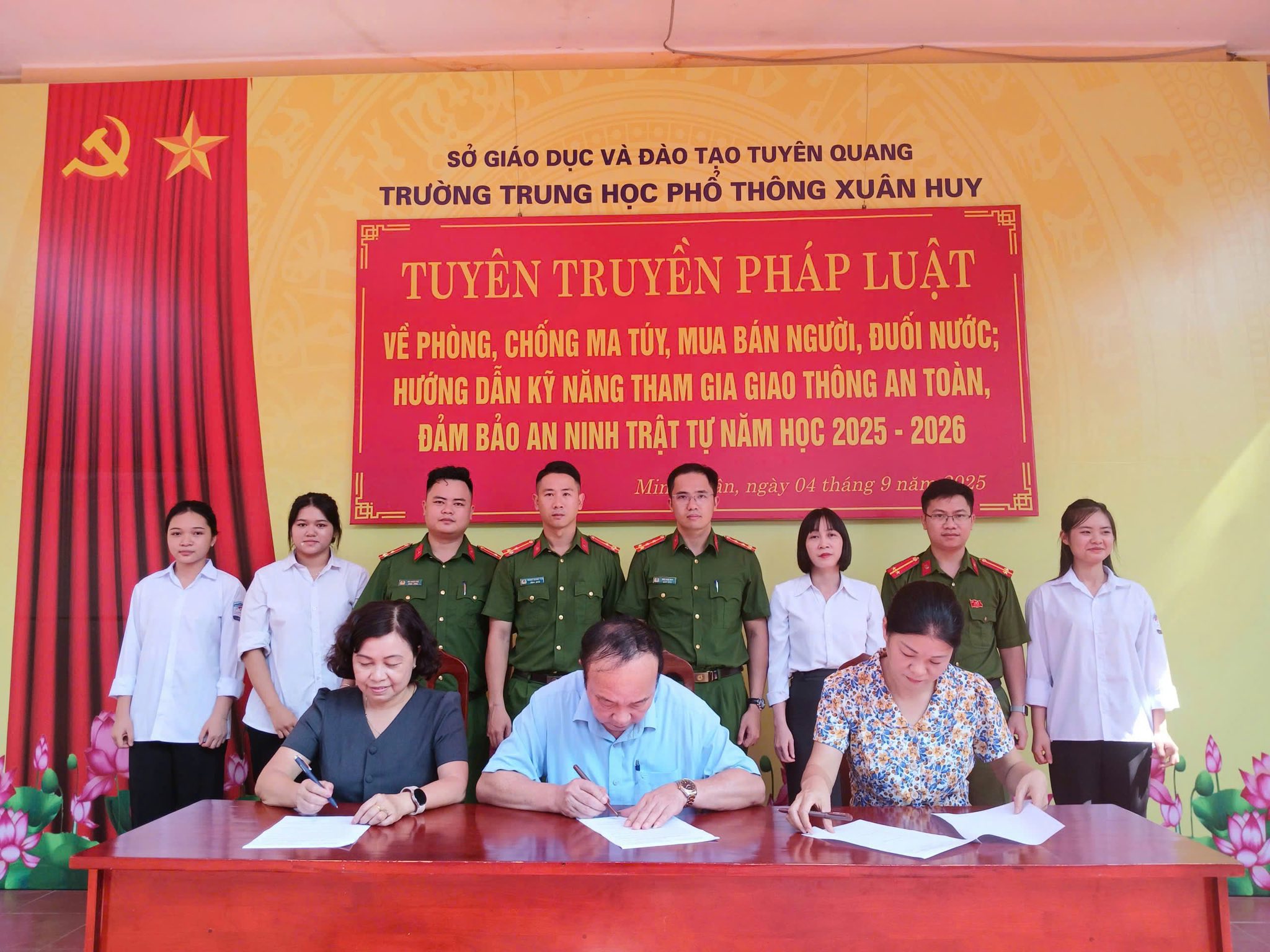 TUỔI TRẺ CÔNG AN PHƯỜNG MINH XUÂN TĂNV CƯỜNG CÔNG TÁC TUYÊN TRUYỀN TẠI CÁC TRƯỜNG HỌC TRÊN ĐỊA BÀN