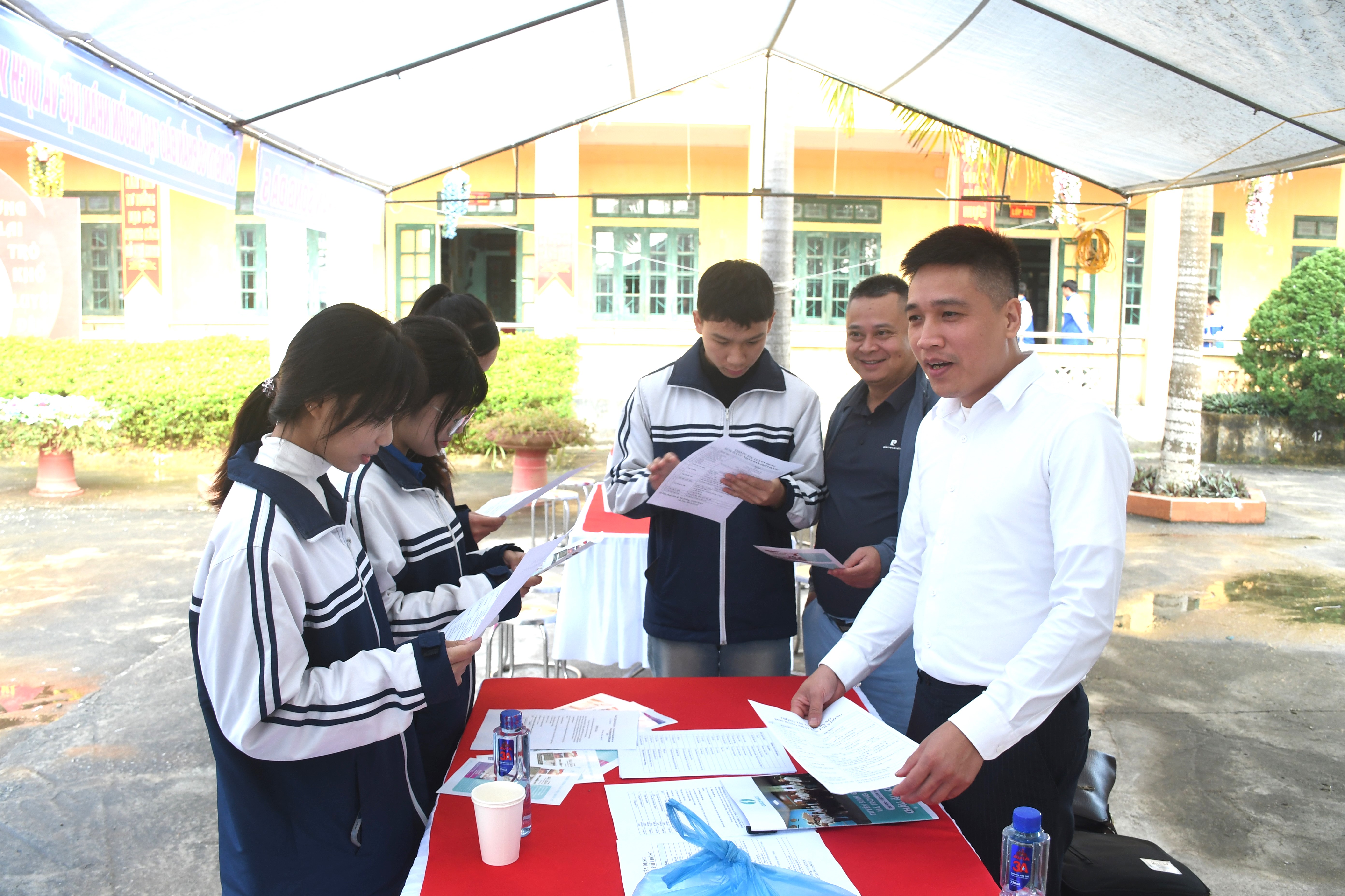 Xã Thái Hòa tổ chức thành công phiên giao dịch việc làm.