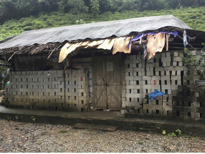 Xóa Nhà tạm th Tân Long lúc đầu tiên.jpg