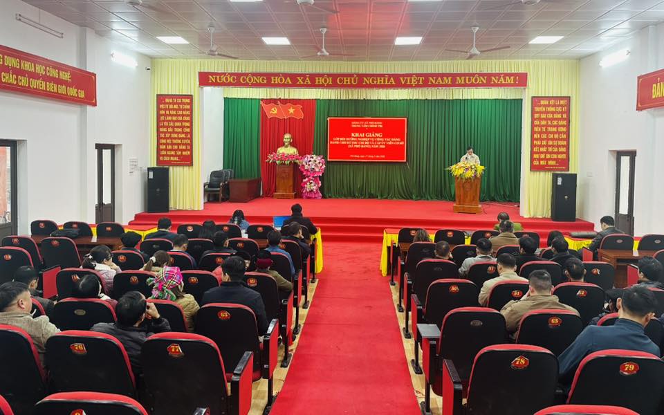 PHỐ BẢNG KHAI GIẢNG LỚP BỒI DƯỠNG NGHIỆP VỤ CÔNG TÁC ĐẢNG NĂM 2026