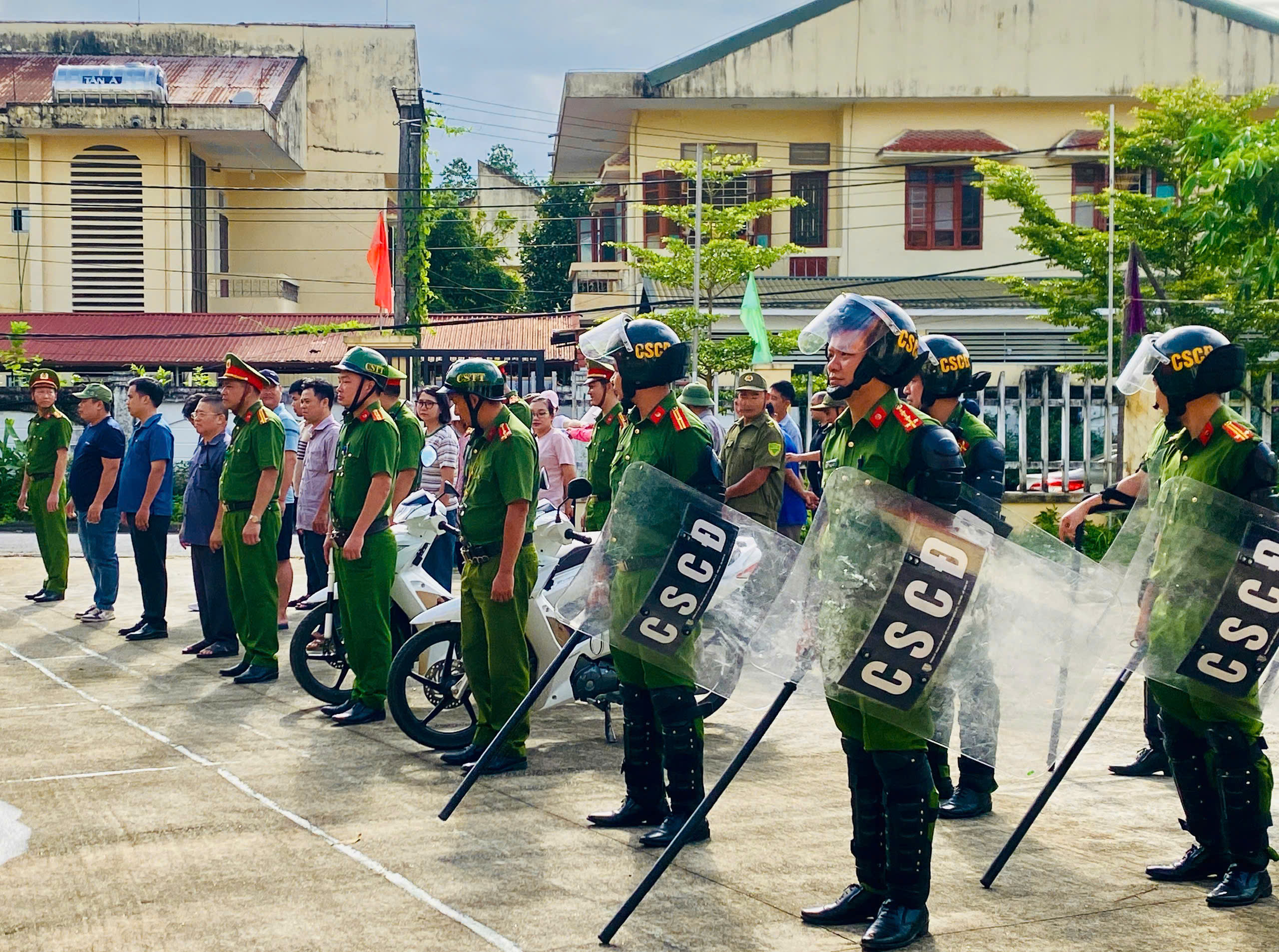 CÔNG AN PHƯỜNG HÀ GIANG 2 DIỄN TẬP PHƯƠNG ÁN BẢO VỆ TRỤ SỞ CƠ QUAN, SẴN SÀNG XỬ LÝ MỌI TÌNH HUỐNG