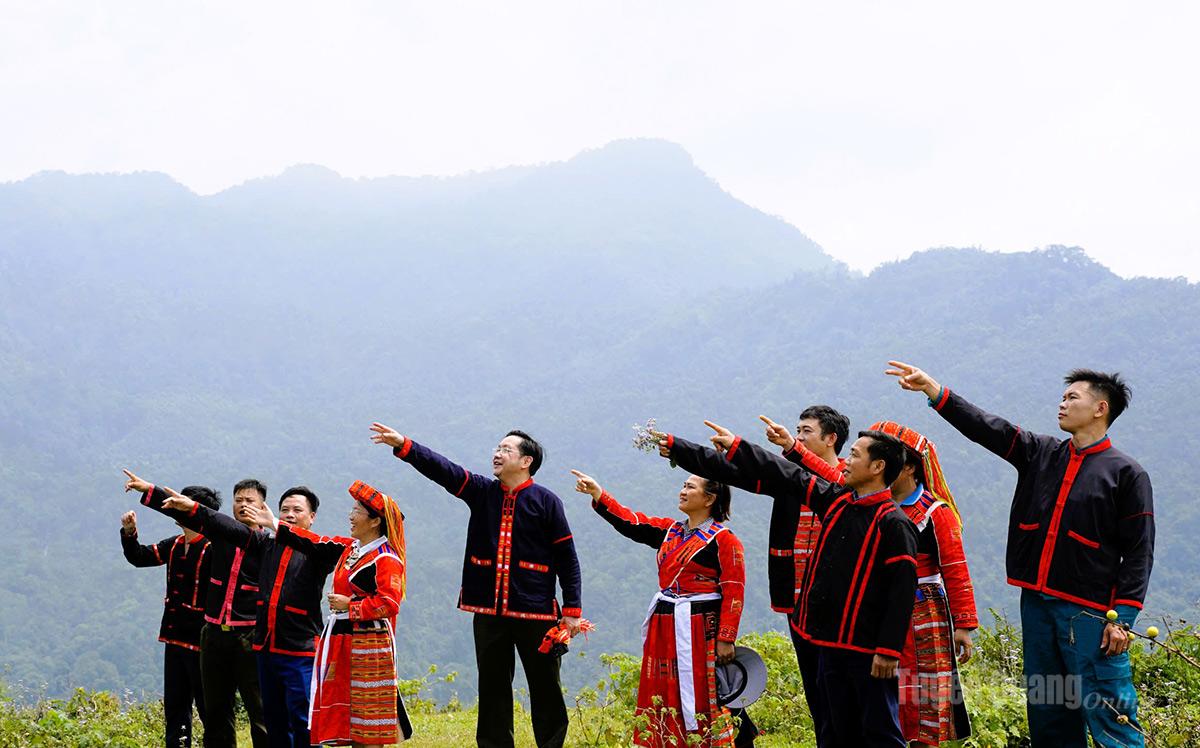 Người Pà Thẻn giữ màu xanh rừng đầu nguồn My Bắc