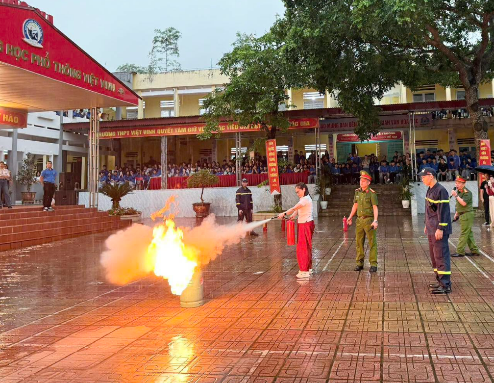 TĂNG CƯỜNG CÔNG TÁC TUYÊN TRUYỀN, TRẢI NGHIỆM THỰC HÀNH PCCC VÀ CNCH