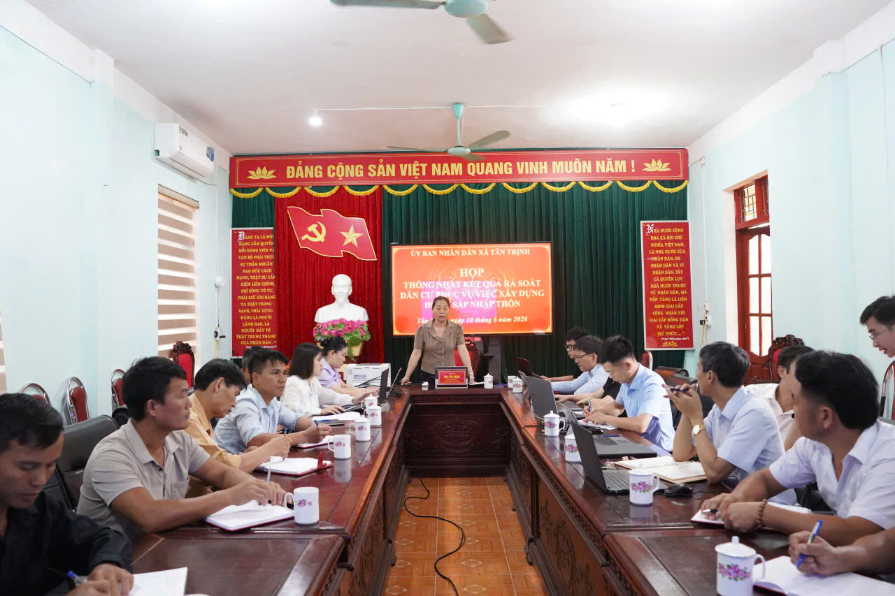 UBND XÃ TÂN TRỊNH HỌP THỐNG NHẤT KẾT QUẢ RÀ SOÁT DÂN CƯ PHỤC VỤ XÂY DỰNG ĐỀ ÁN SÁP NHẬP THÔN