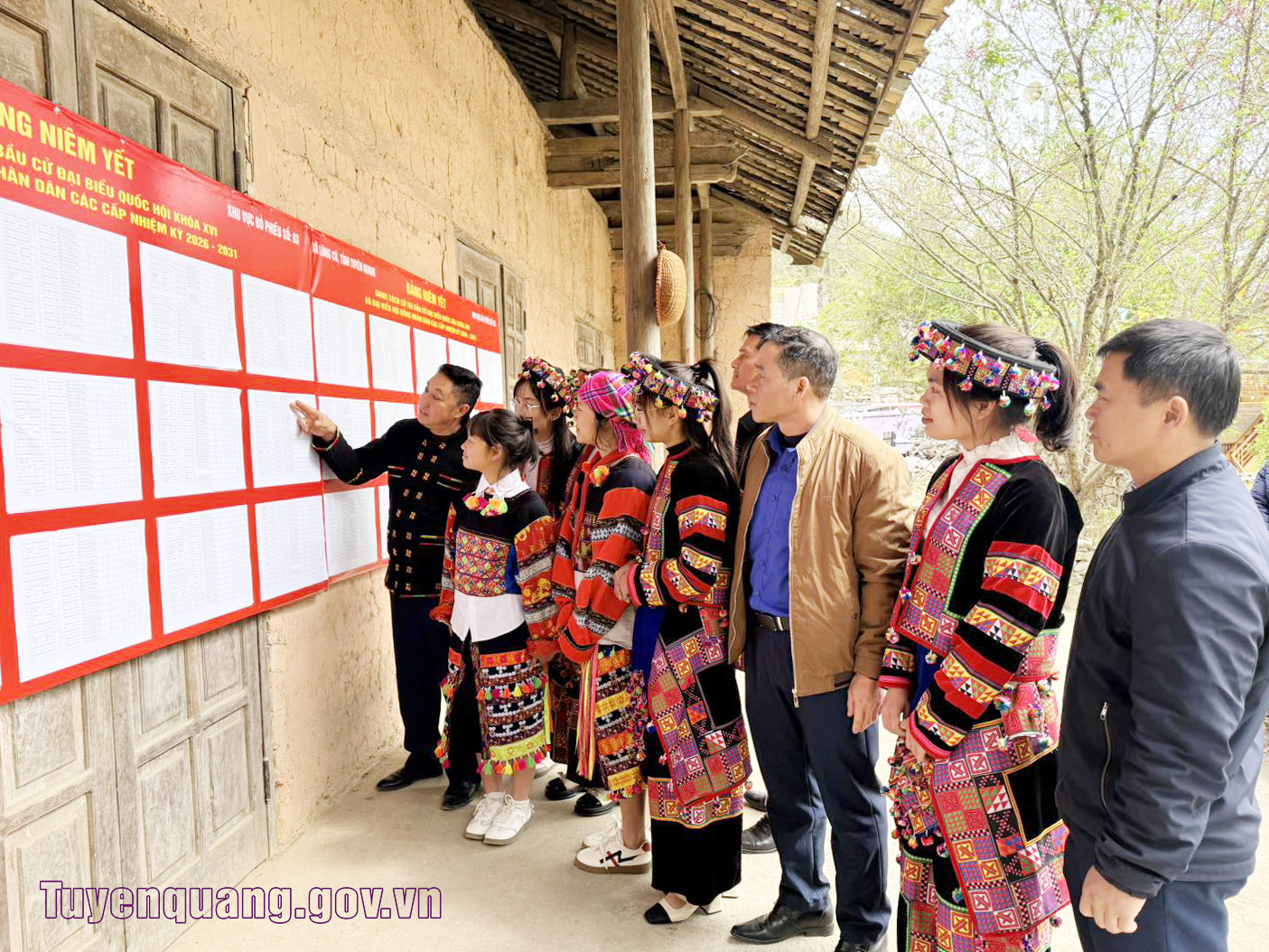 Đặt quyền lợi của cử tri lên hàng đầu