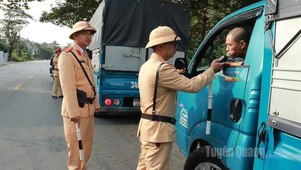 TĂNG CƯỜNG QUÁN TRIỆT, THỰC HIỆN CHỦ TRƯƠNG CỦA ĐẢNG, PHÁP LUẬT CỦA NHÀ NƯỚC VỀ ĐẢM BẢO TRẬT TỰ, AN TOÀN GIAO THÔNG