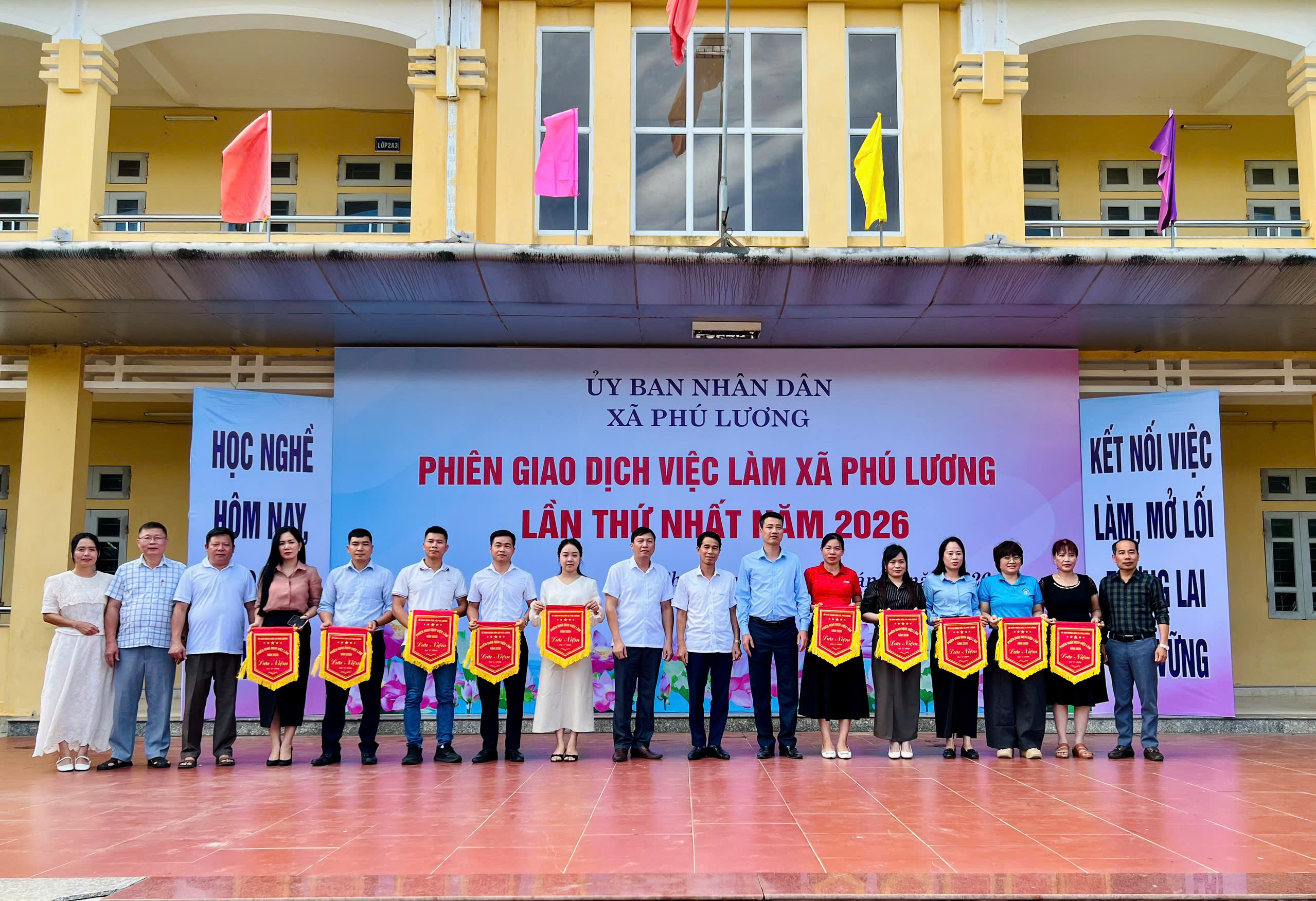 XÃ PHÚ LƯƠNG TỔ CHỨC THÀNH CÔNG PHIÊN GIAO DỊCH VIỆC LÀM LẦN THỨ NHẤT NĂM 2026