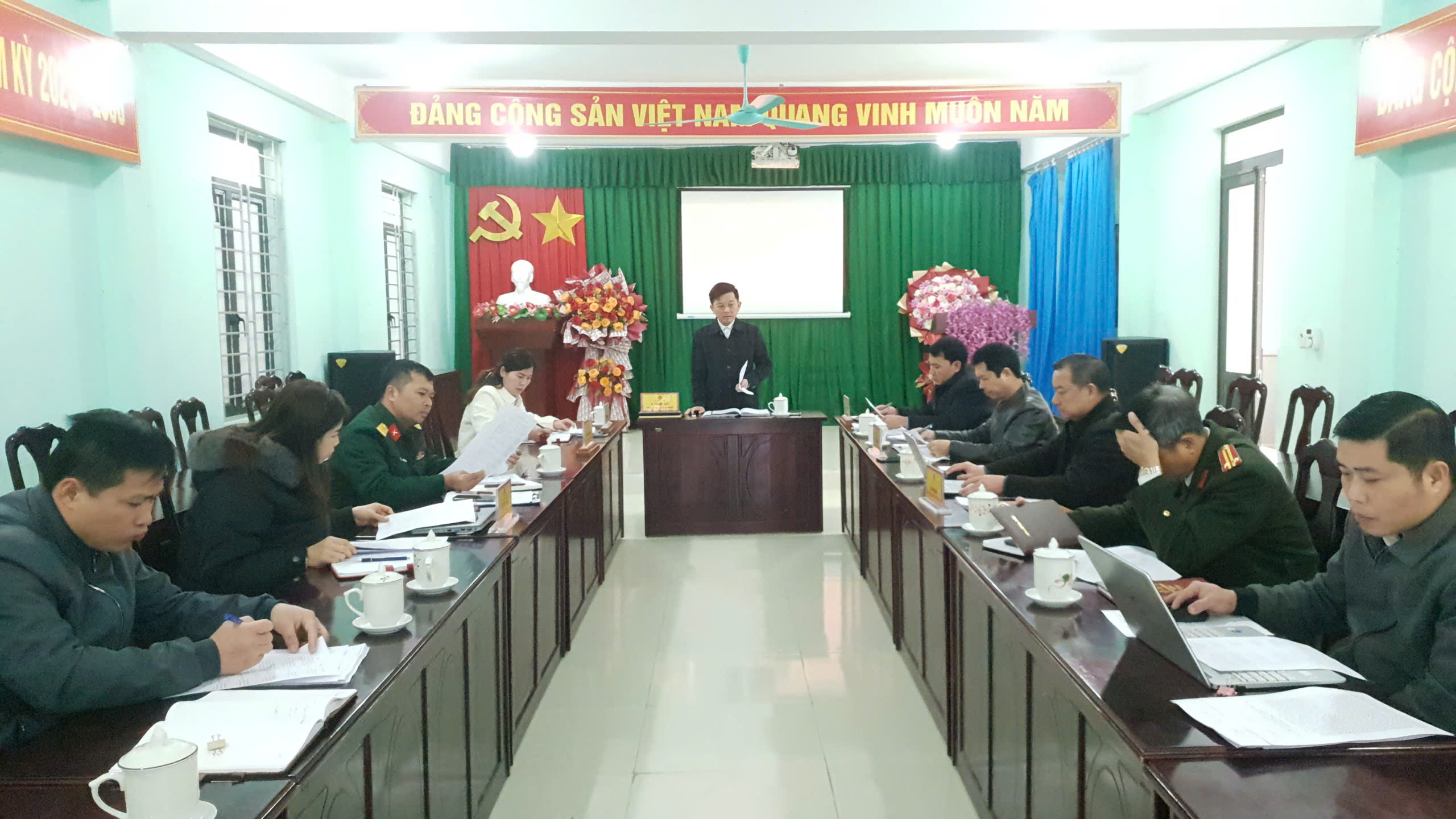 UBND xã Bạch Đích tổ chức họp thường kỳ tháng 01 năm 2026, triển khai nhiều nhiệm vụ trọng tâm đầu năm