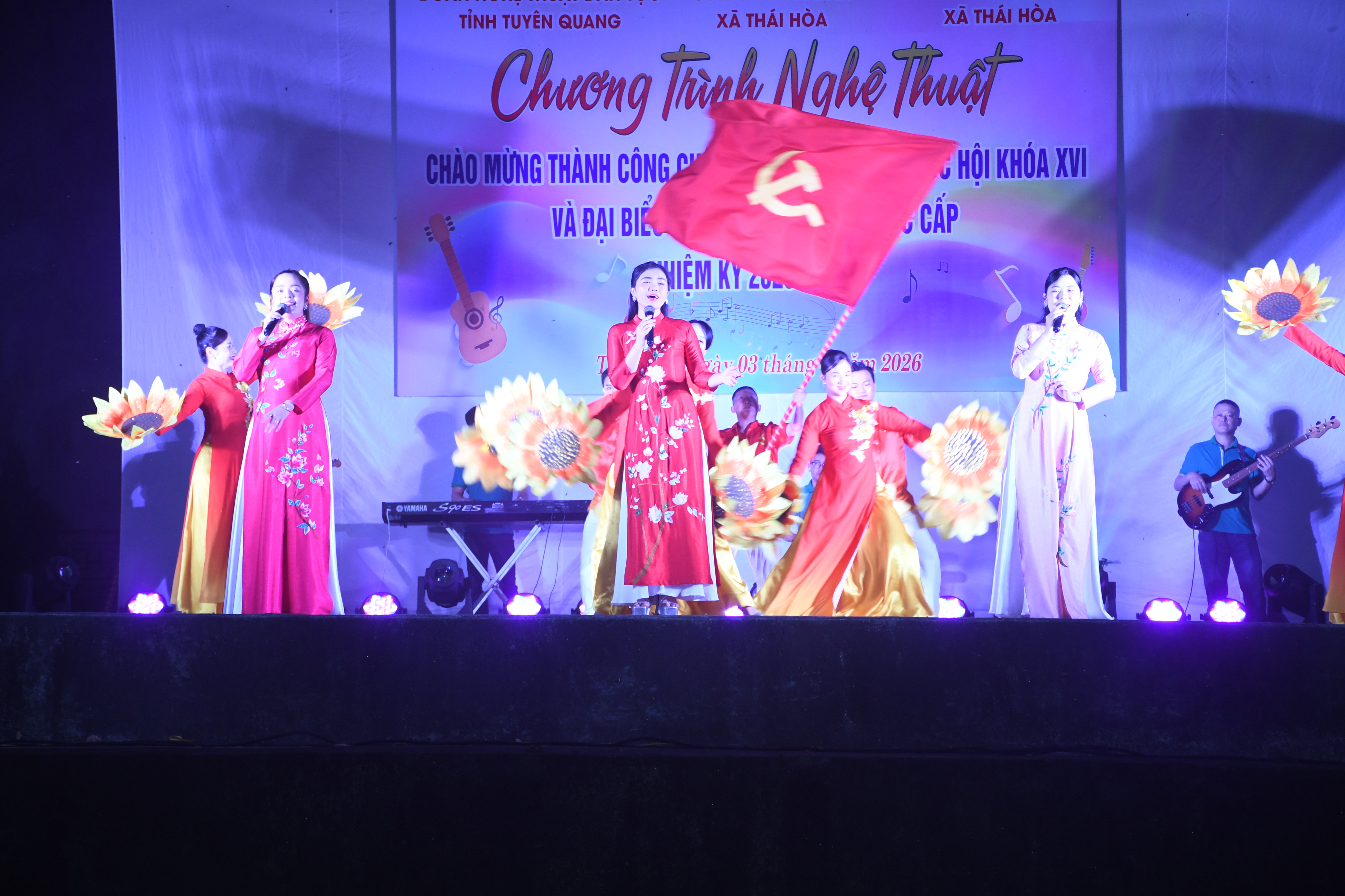 Tổ chức thành công chương trình nghệ thuật chào mừng thành công cuộc bầu cử