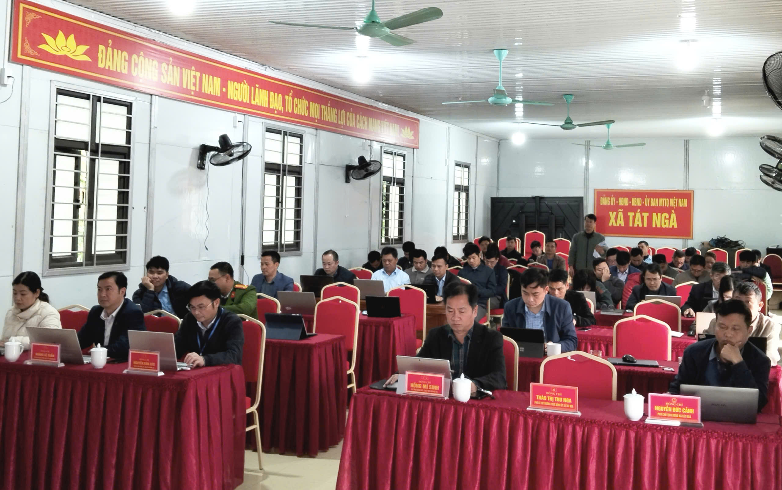 Xã Tát Ngà dự Hội nghị trực tuyến toàn quốc quán triệt Nghị quyết số 79 và 80 của Bộ Chính trị