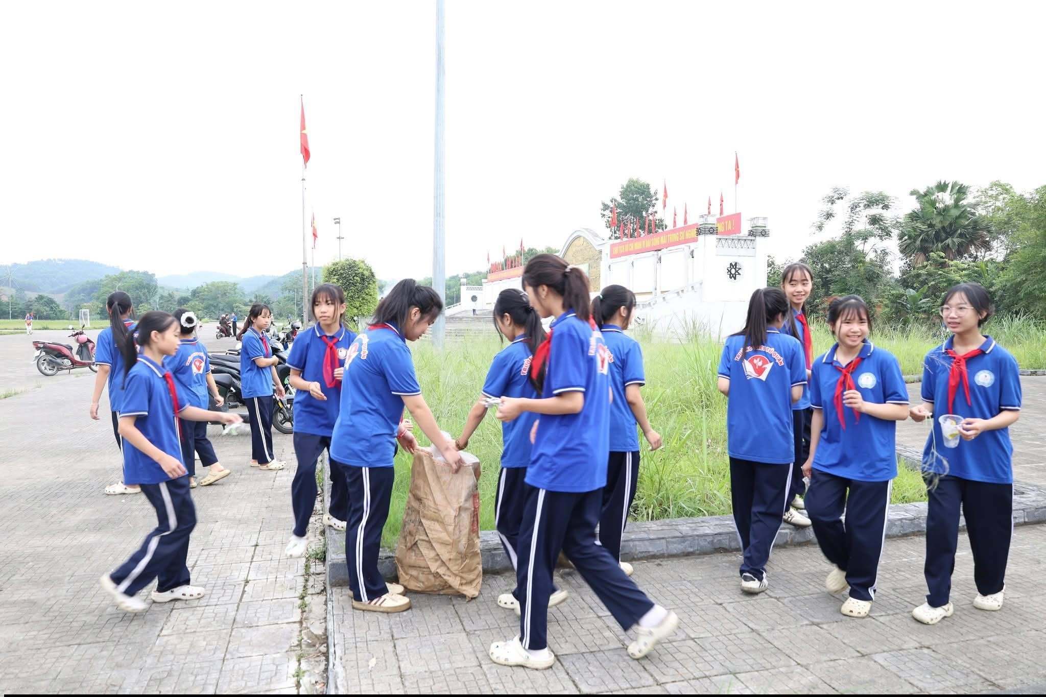 Đẩy mạnh phong trào toàn dân tham gia bảo vệ môi trường gắn với việc xử lý, thu gom rác thải nhựa trên địa bàn xã Yên Sơn