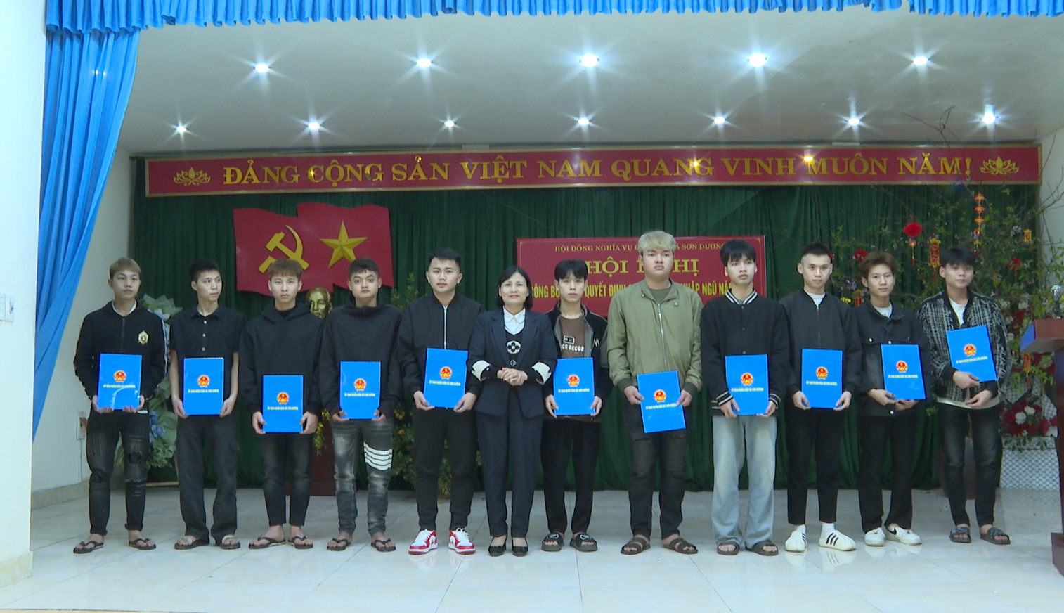 Sơn Dương công bố, trao quyết định gọi công dân nhập ngũ năm 2026