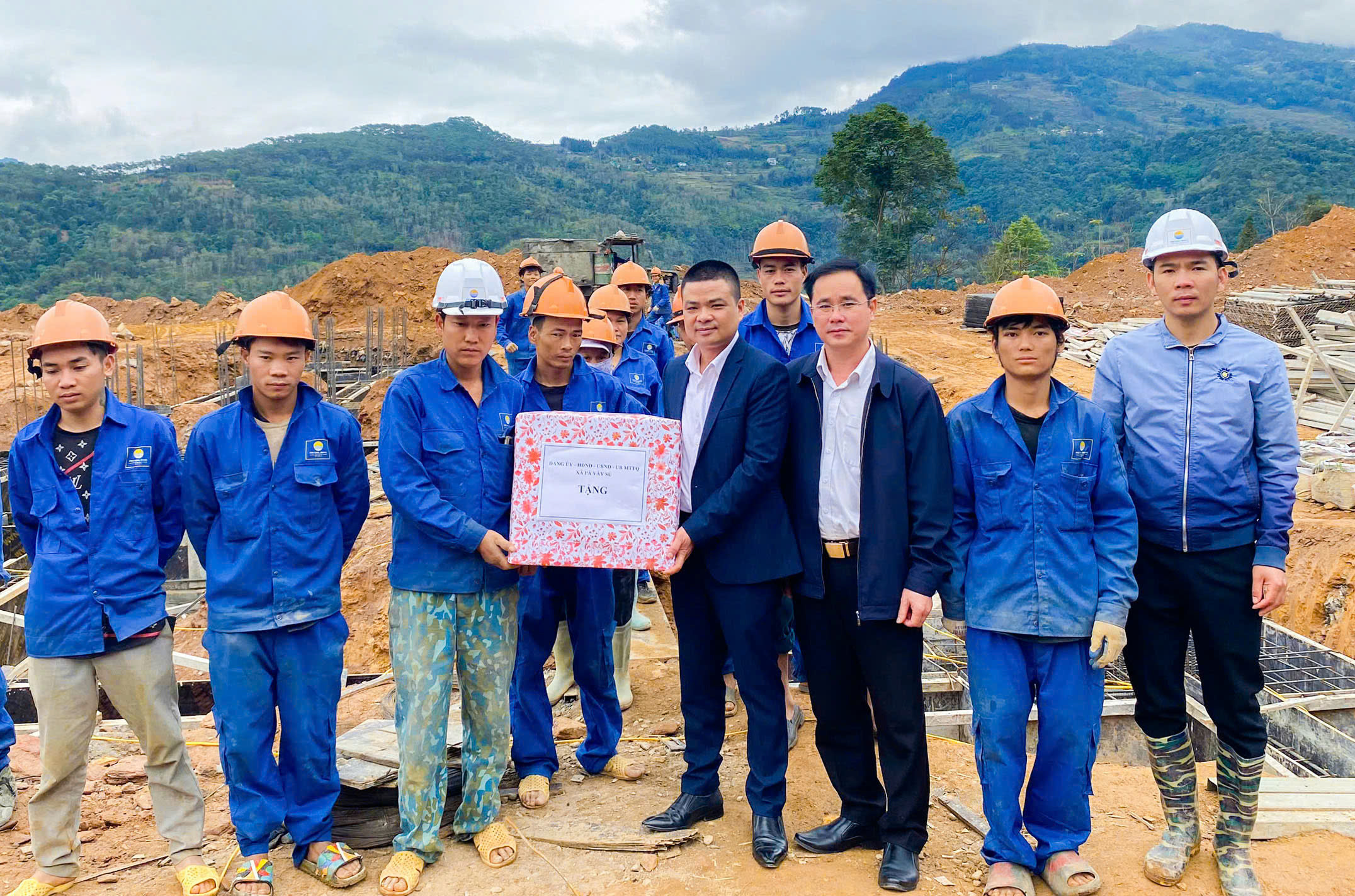 chúc tết công trình trọng điểm (2).jpg