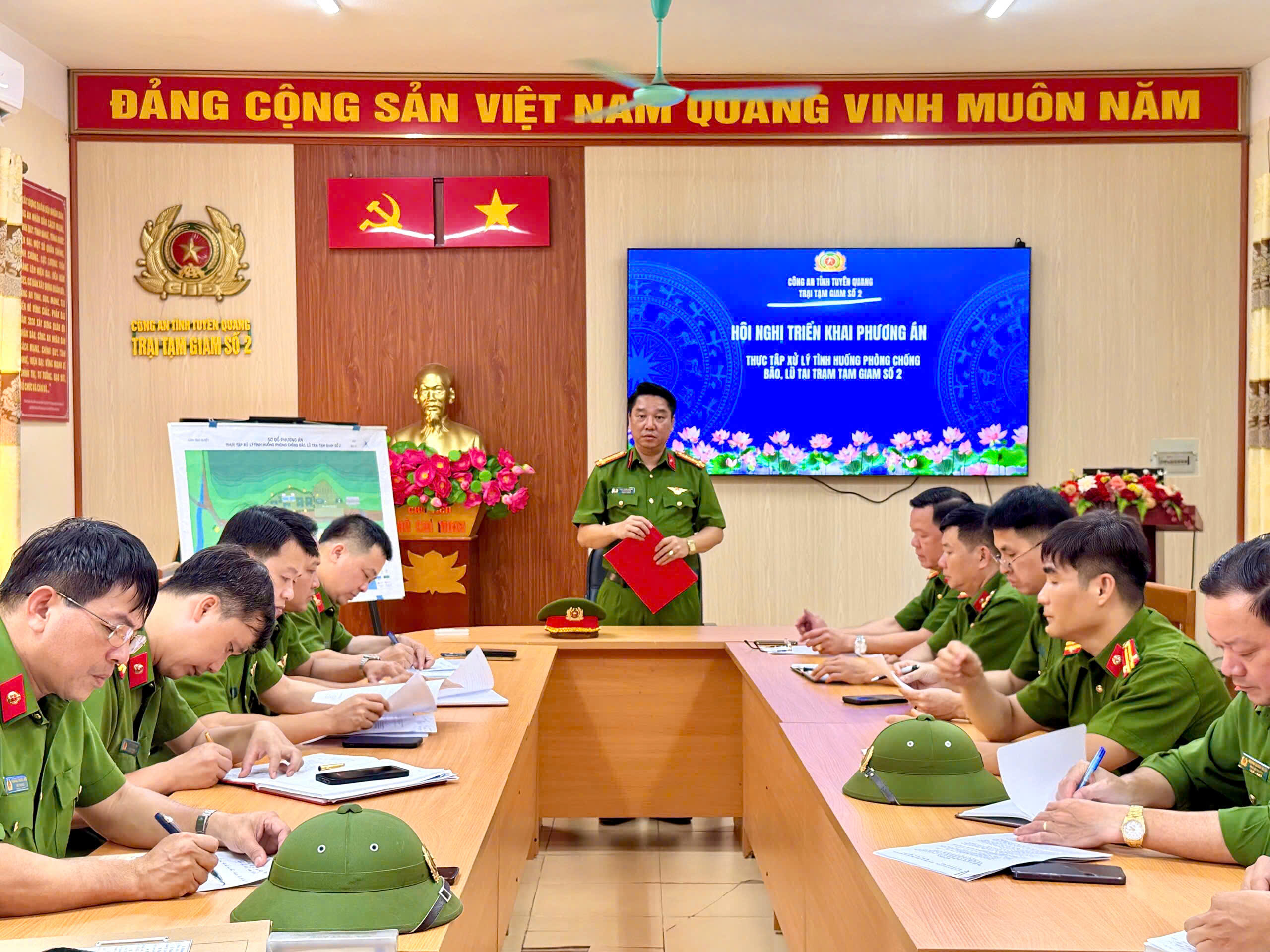 TRẠI TẠM GIAM SỐ 2 CÔNG AN TỈNH TUYÊN QUANG THỰC TẬP XỬ LÝ TÌNH HUỐNG PHÒNG CHỐNG BÃO LŨ