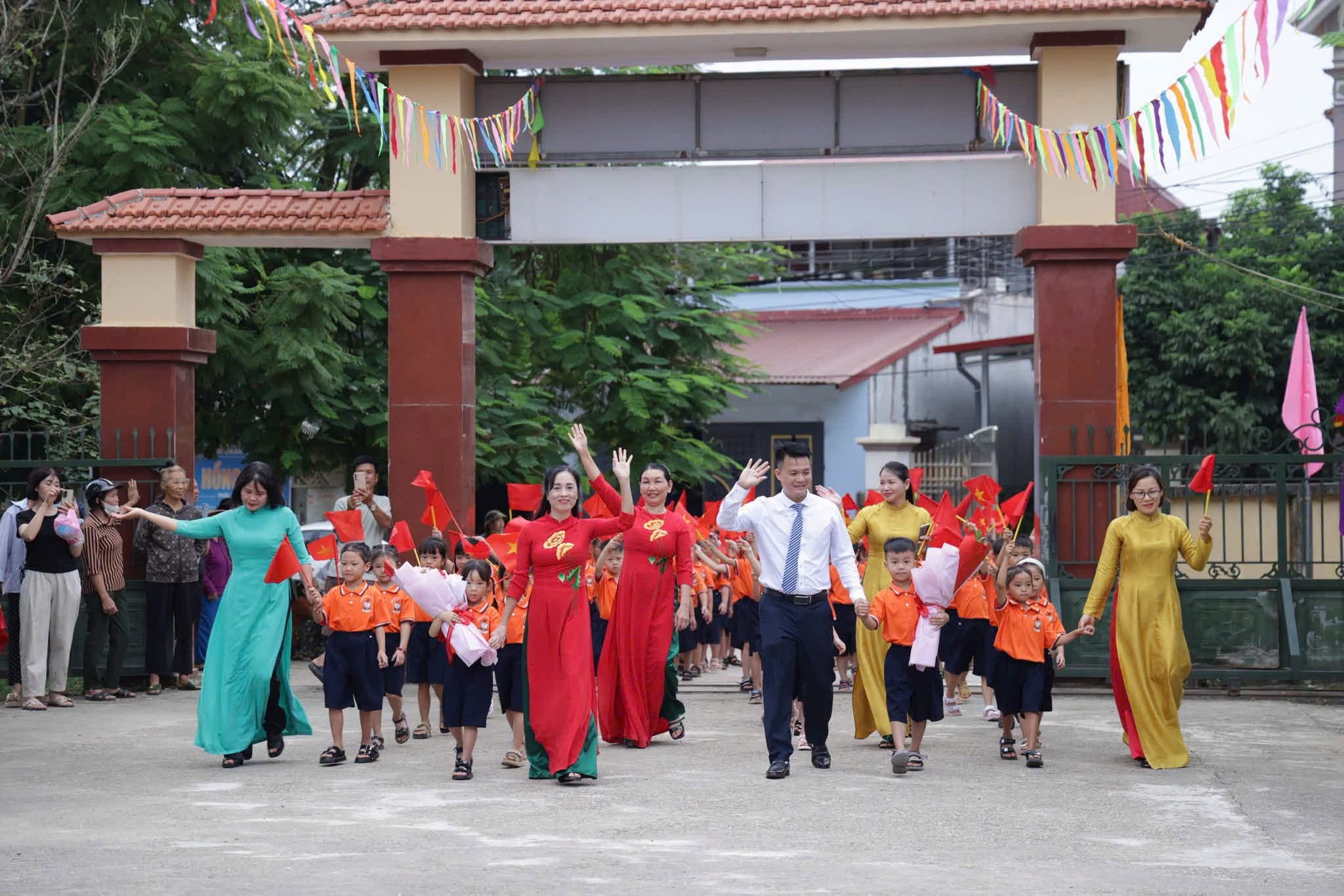 CÔNG AN XÃ BÌNH CA PHỐI HỢP BẢO ĐẢM AN NINH, TRẬT TỰ, ATGT TRONG NGÀY KHAI GIẢNG NĂM HỌC MỚI