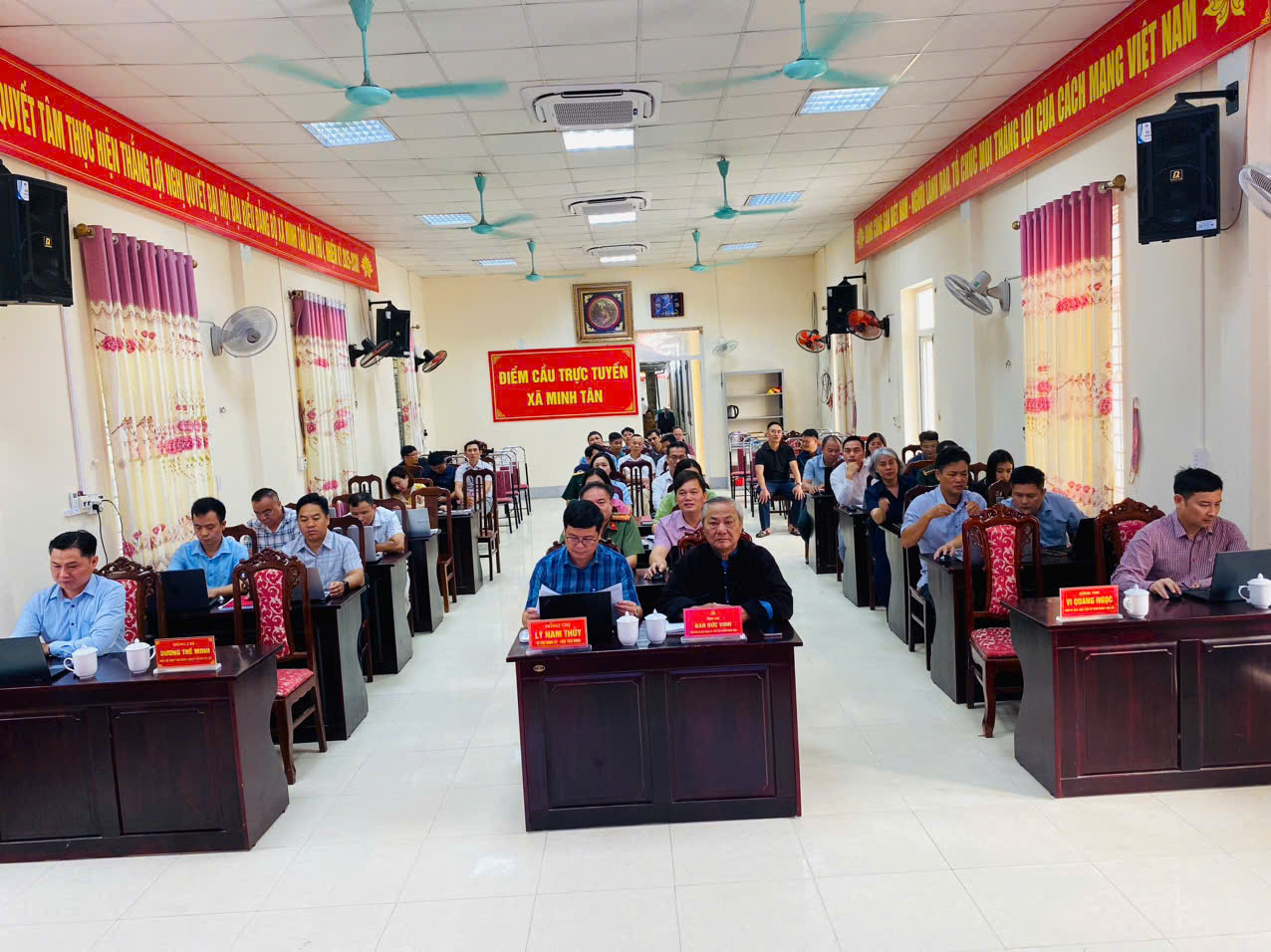 ĐẢNG ỦY XÃ MINH TÂN TỔ CHỨC HỘI NGHỊ TRỰC TUYẾN NGHIÊN CỨU, HỌC TẬP, QUÁN TRIỆT NGHỊ QUYẾT HỘI NGHỊ LẦN THỨ TƯ BAN CHẤP HÀNH TRUNG ƯƠNG ĐẢNG KHÓA XIV