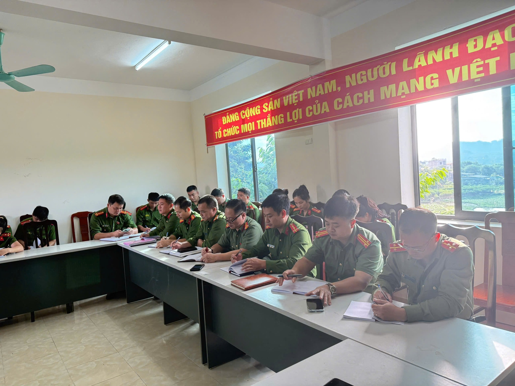 HỘI NGHỊ HỌC TẬP, QUÁN TRIỆT, TUYÊN TRUYỀN VÀ TRIỂN KHAI THỰC HIỆN NGHỊ QUYẾT ĐẠI HỘI ĐẢNG BỘ CÁC CẤP NHIỆM KỲ 2025 - 2030