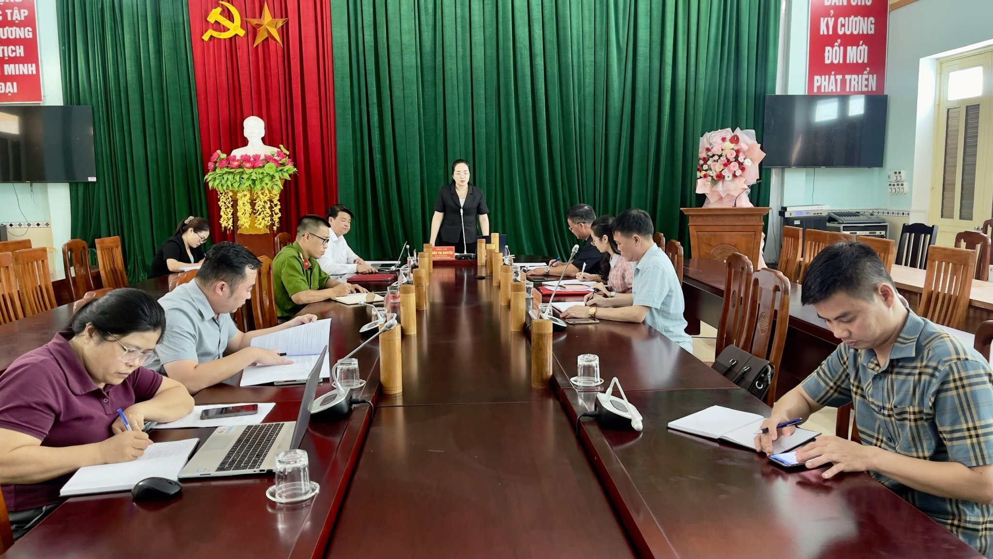 Minh Quang đánh giá tiến độ giải ngân vốn đầu tư công, vốn sự nghiệp các CTMT QG, vốn ngân sách địa phương trên địa bàn xã