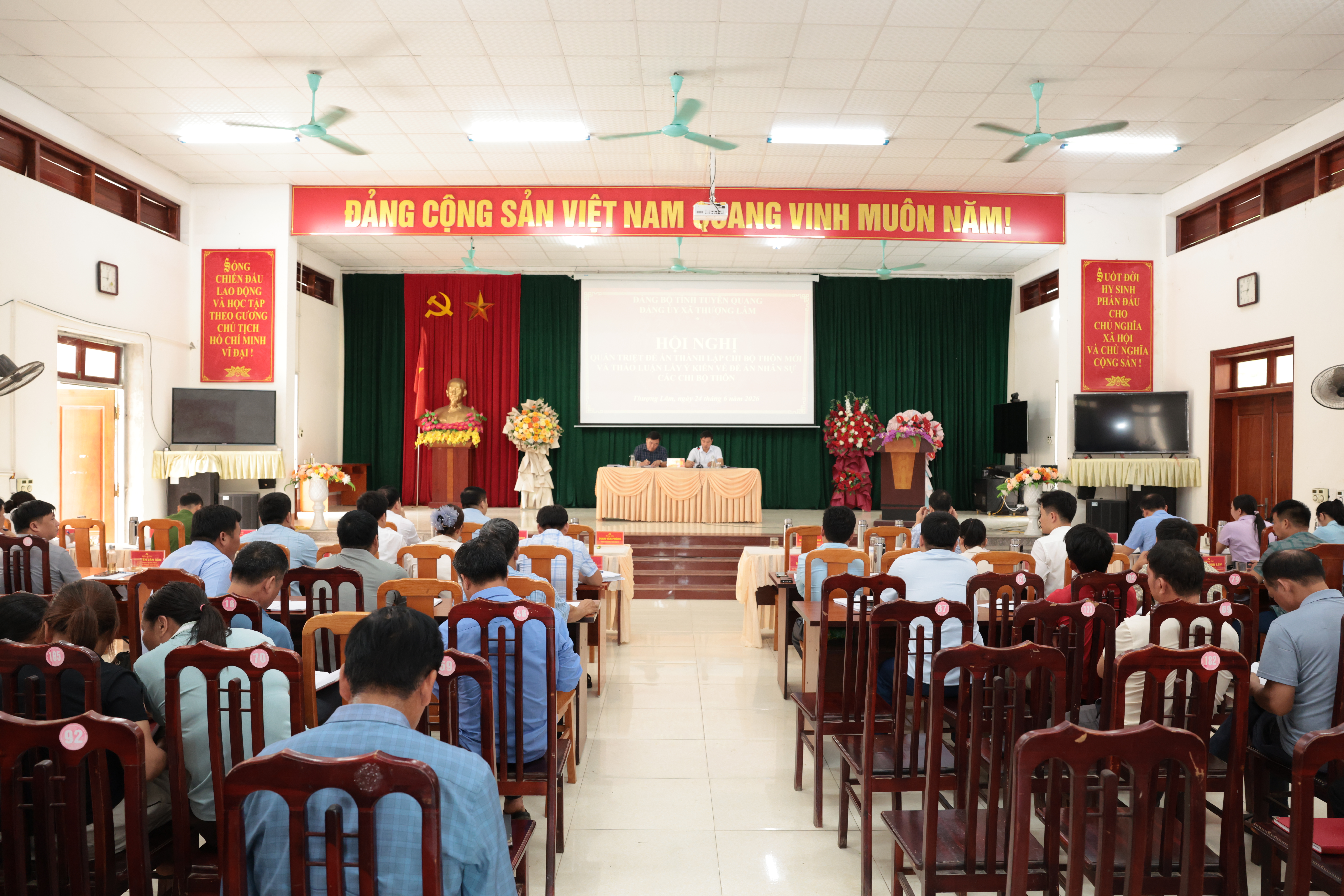 Đảng ủy xã Thượng Lâm tổ chức Hội nghị triển khai quán triệt Đề án thành lập chi bộ thôn và thảo luận, lấy ý kiến về Đề án nhân sự các chi bộ thôn.