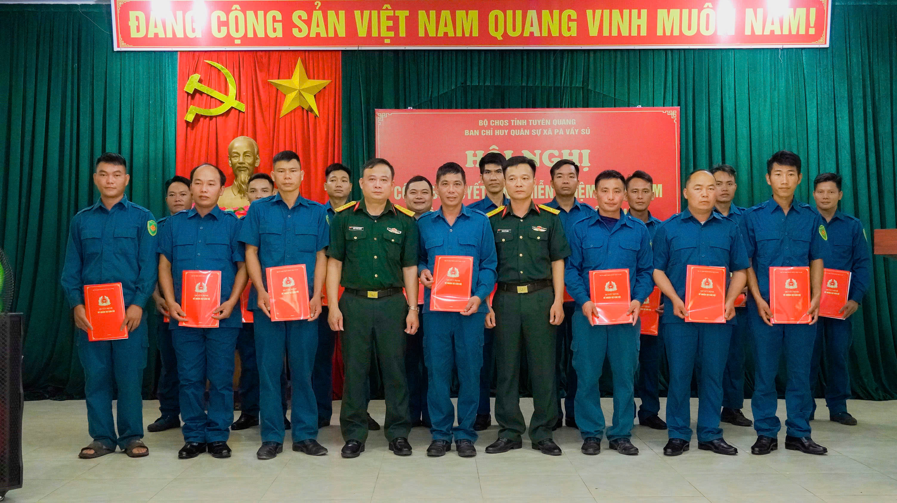 Pà Vầy Sủ công bố các quyết định bổ nhiệm Thôn đội trưởng năm 2026