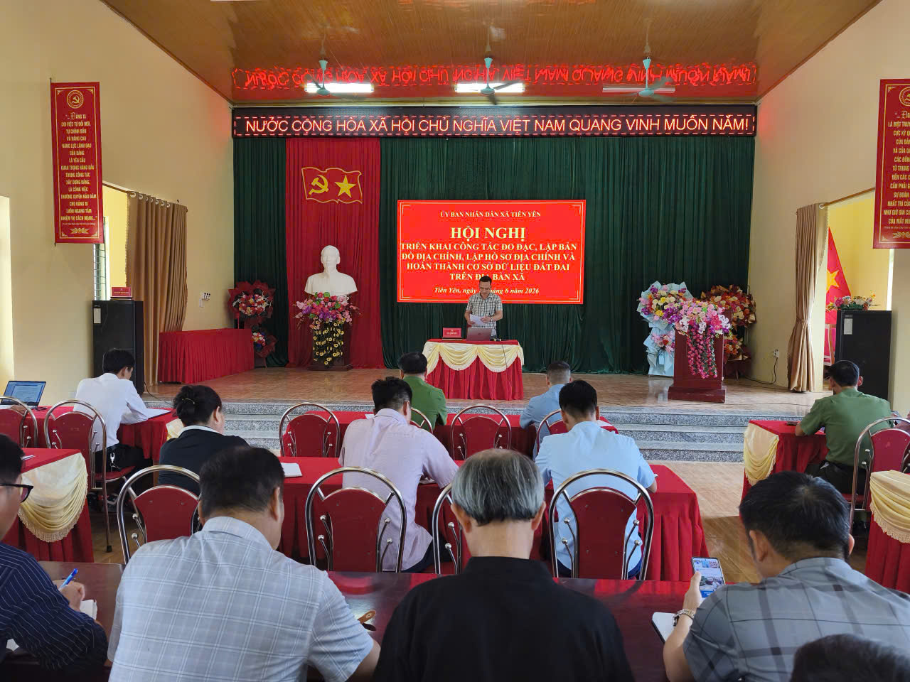 Hội nghị Triển khai công tác đo đạc, lập bản đồ địa chính, lập hồ sơ địa chính và hoàn thành cơ sở dữ liệu đất đai trên địa bàn xã