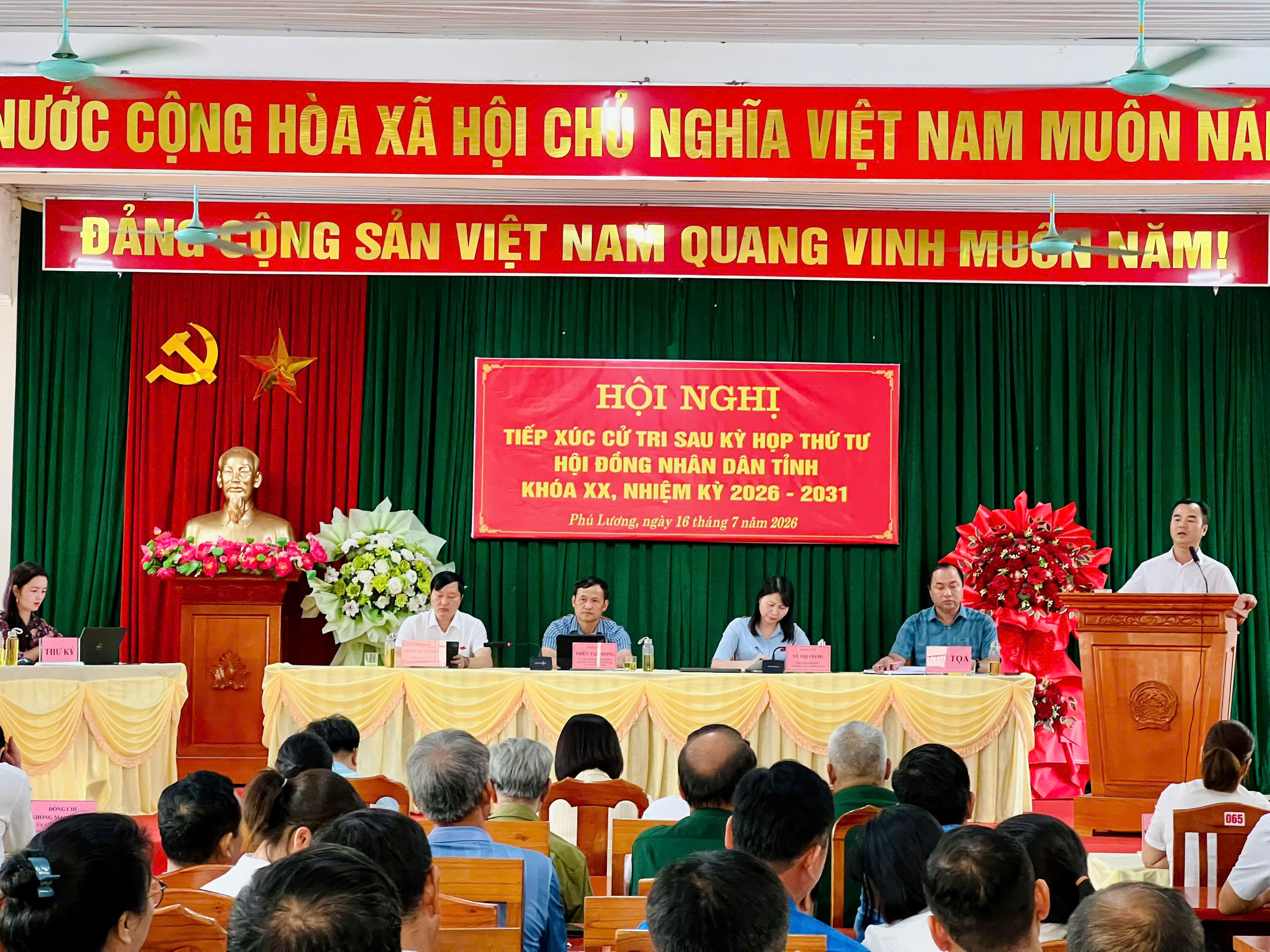 ĐẠI BIỂU HỘI ĐỒNG NHÂN DÂN TỈNH TIẾP XÚC CỬ TRI XÃ PHÚ LƯƠNG SAU KỲ HỌP THỨ TƯ, KHÓA XX