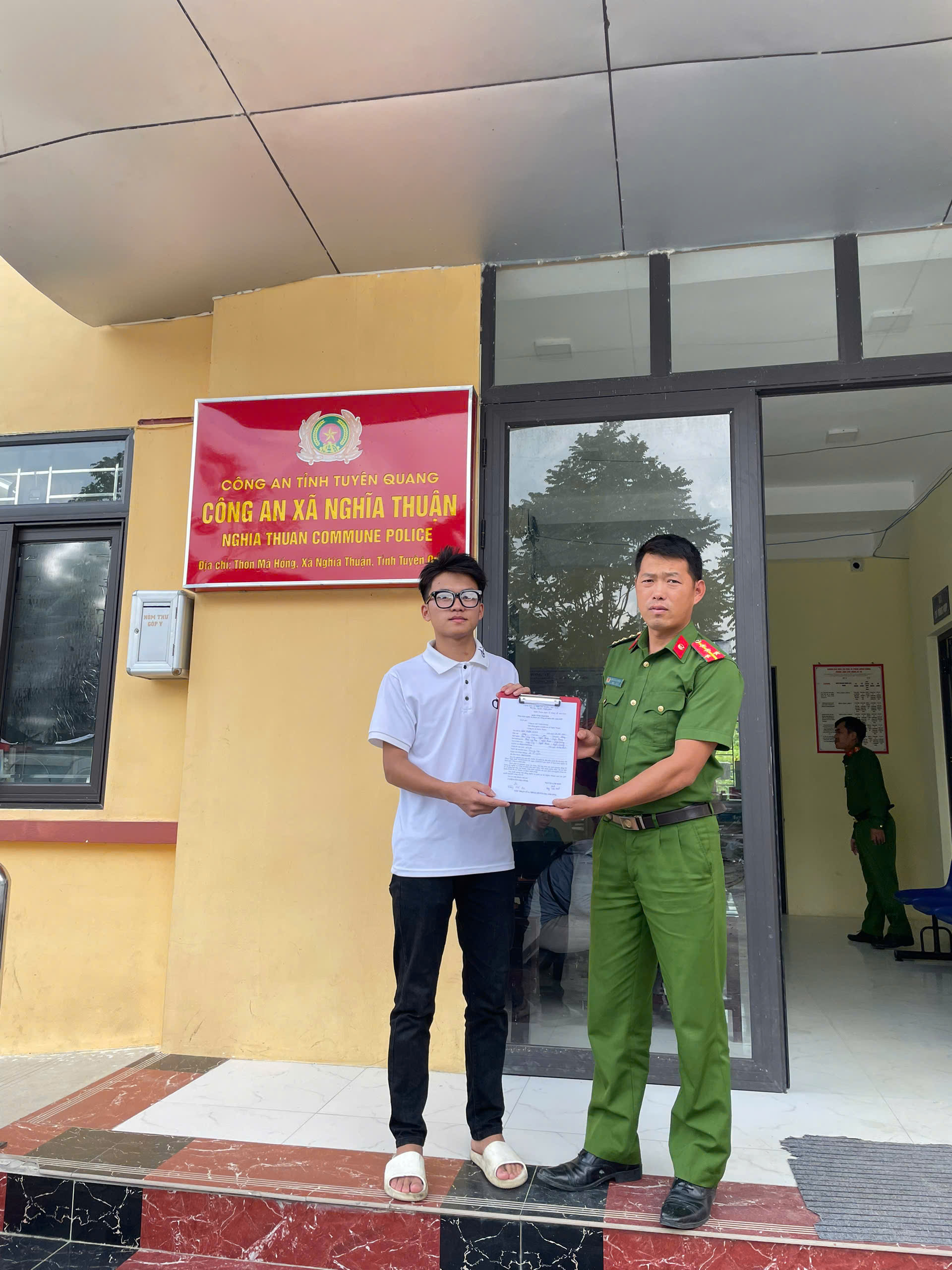 Tuổi trẻ xã Nghĩa Thuận viết đơn tình nguyện thực hiện nghĩa vụ Công an nhân dân