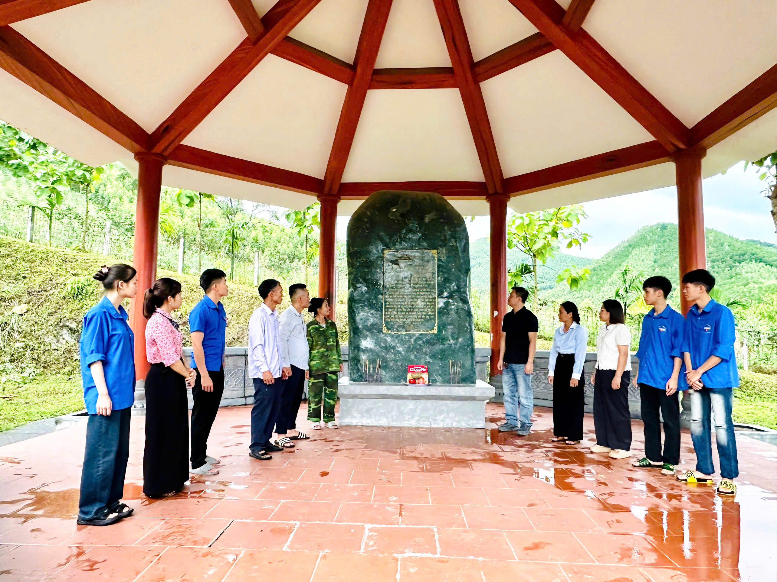 XÃ PHÚ LƯƠNG RA QUÂN DỌN DẸP, VỆ SINH KHU DI TÍCH BỘ TÀI CHÍNH