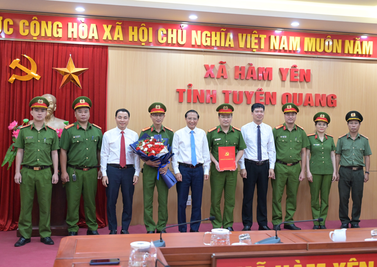 Hàm Yên công bố các quyết định về công tác tổ chức, cán bộ