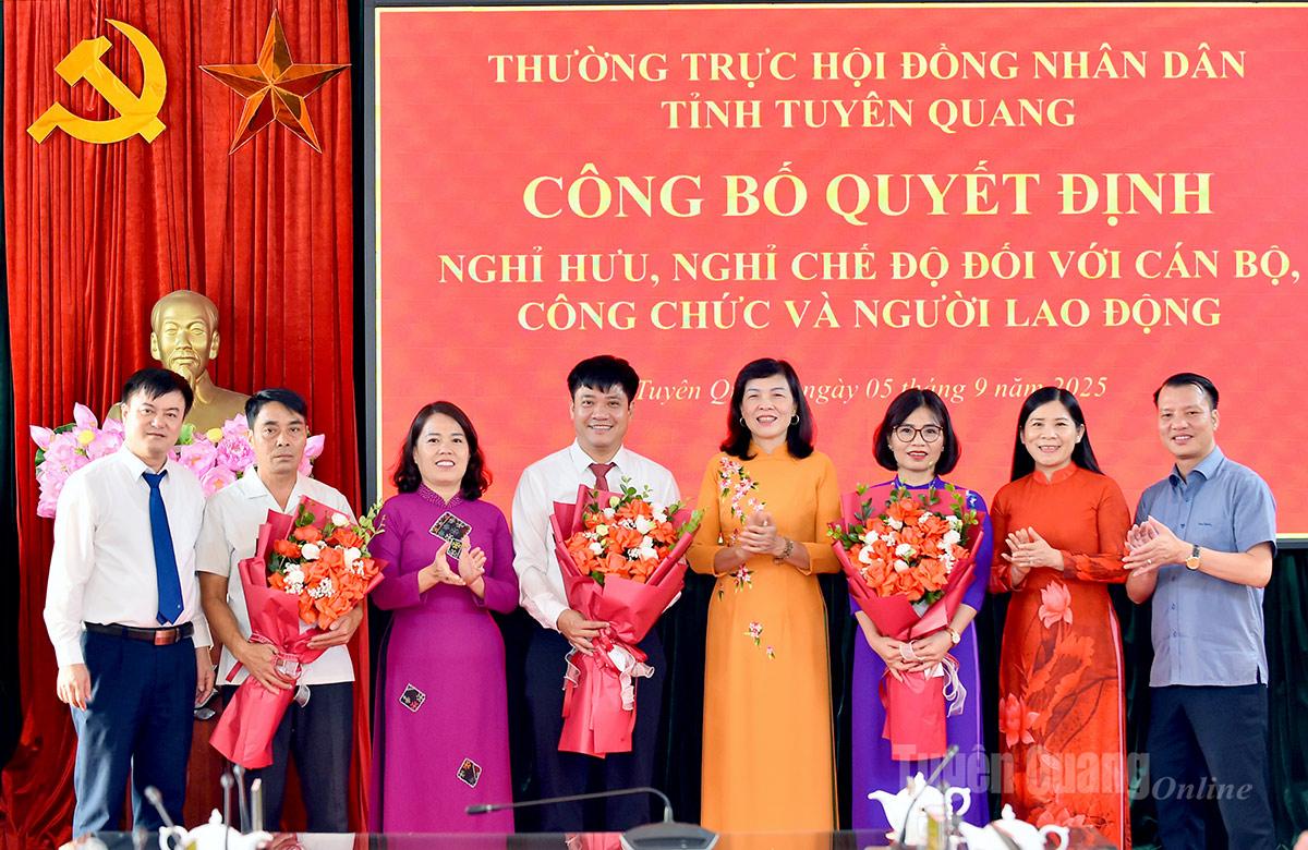 HĐND tỉnh công bố quyết định nghỉ hưu, nghỉ chế độ đối với một số cán bộ