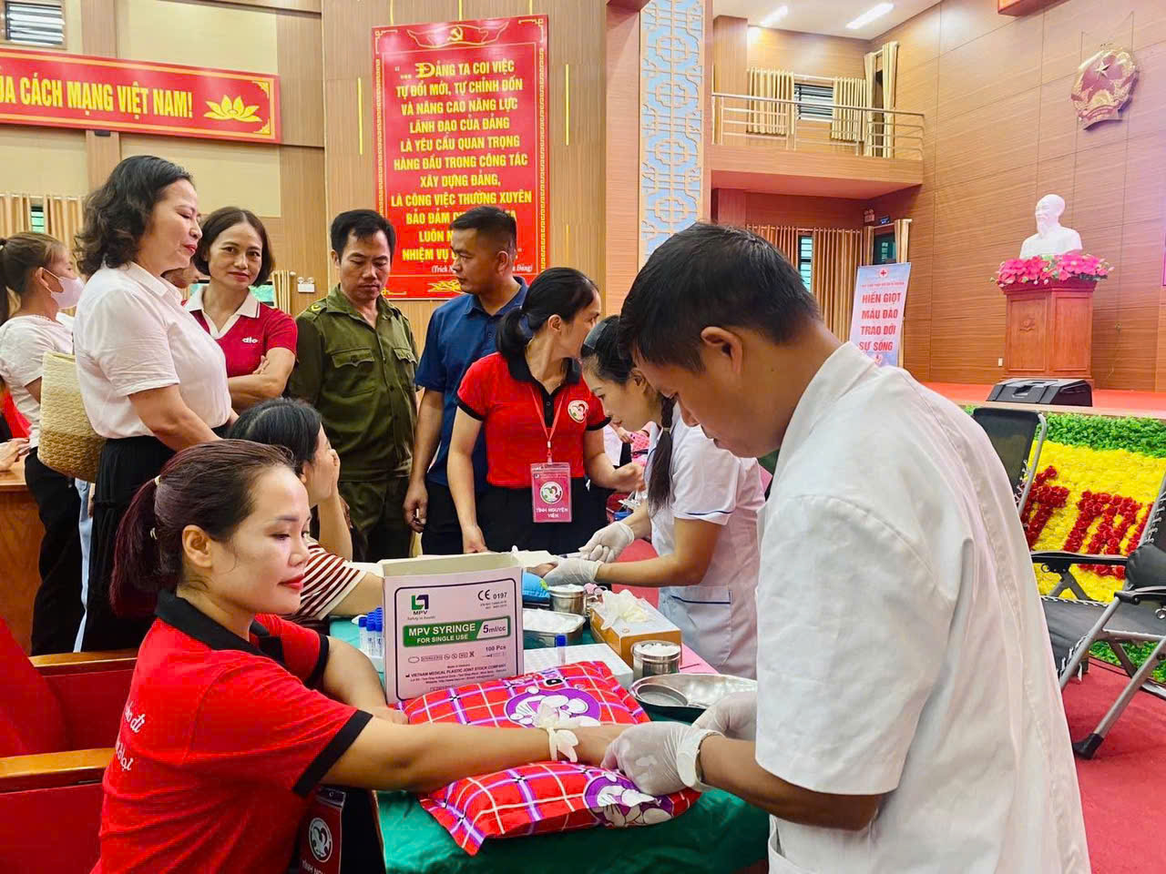 Hiến m&aacute;u 4.jpg