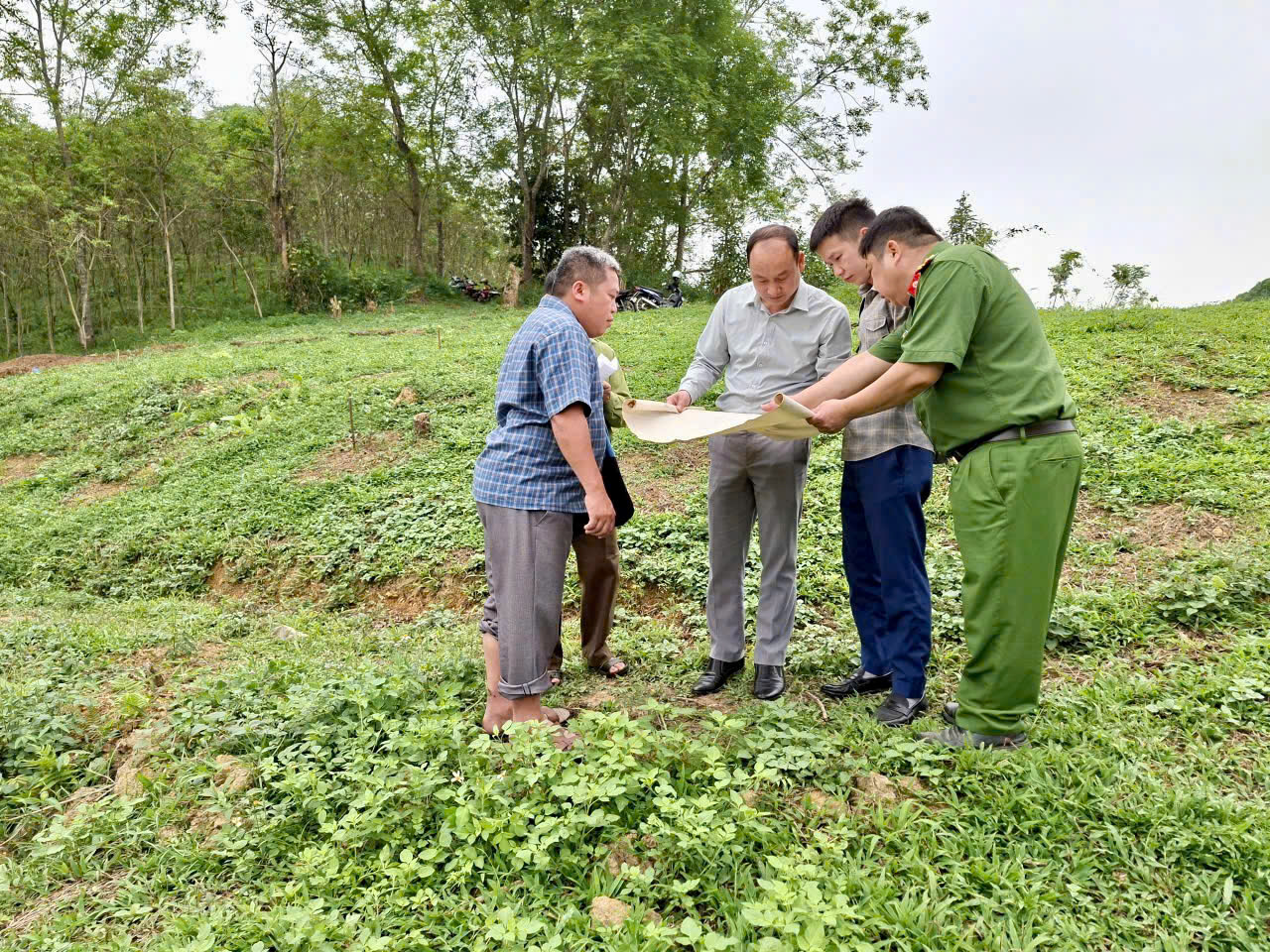 Chủ tịch UBND xã Kiên Đài đối thoại, giải quyết kiến nghị của công dân