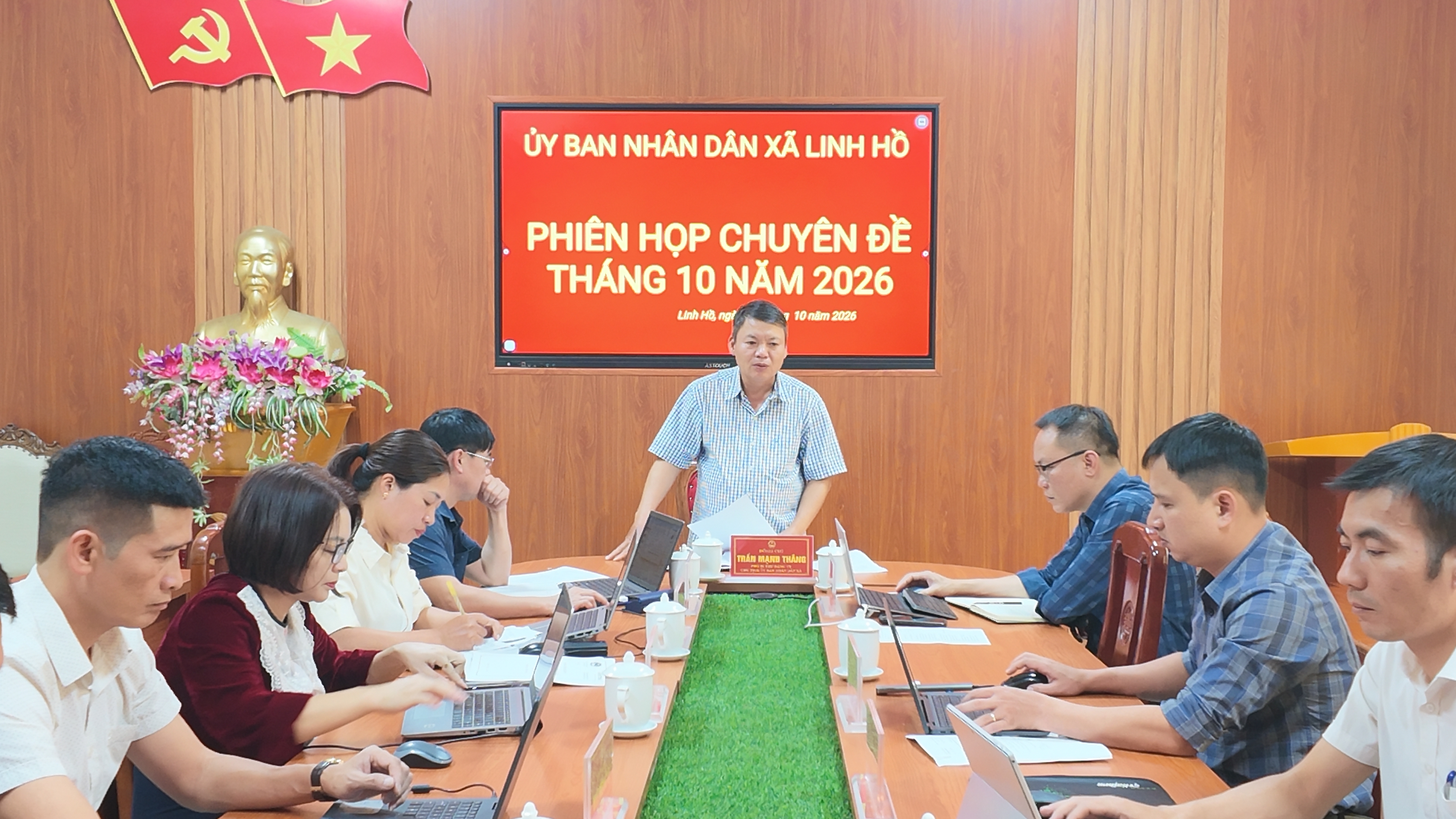 Họp UB 4.JPG
